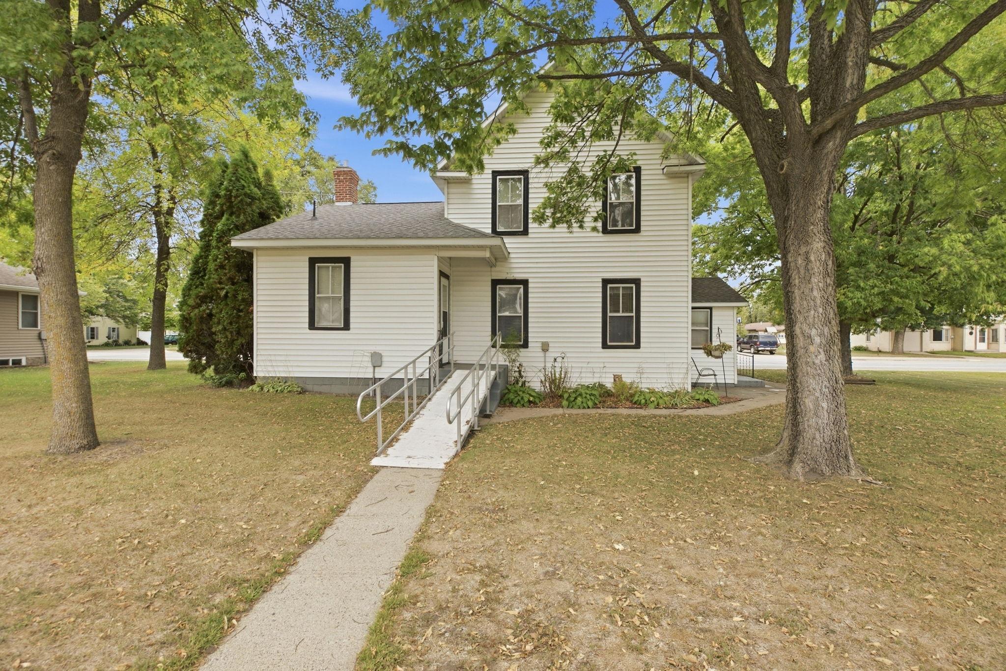 245 Main Street W Property Photo 23