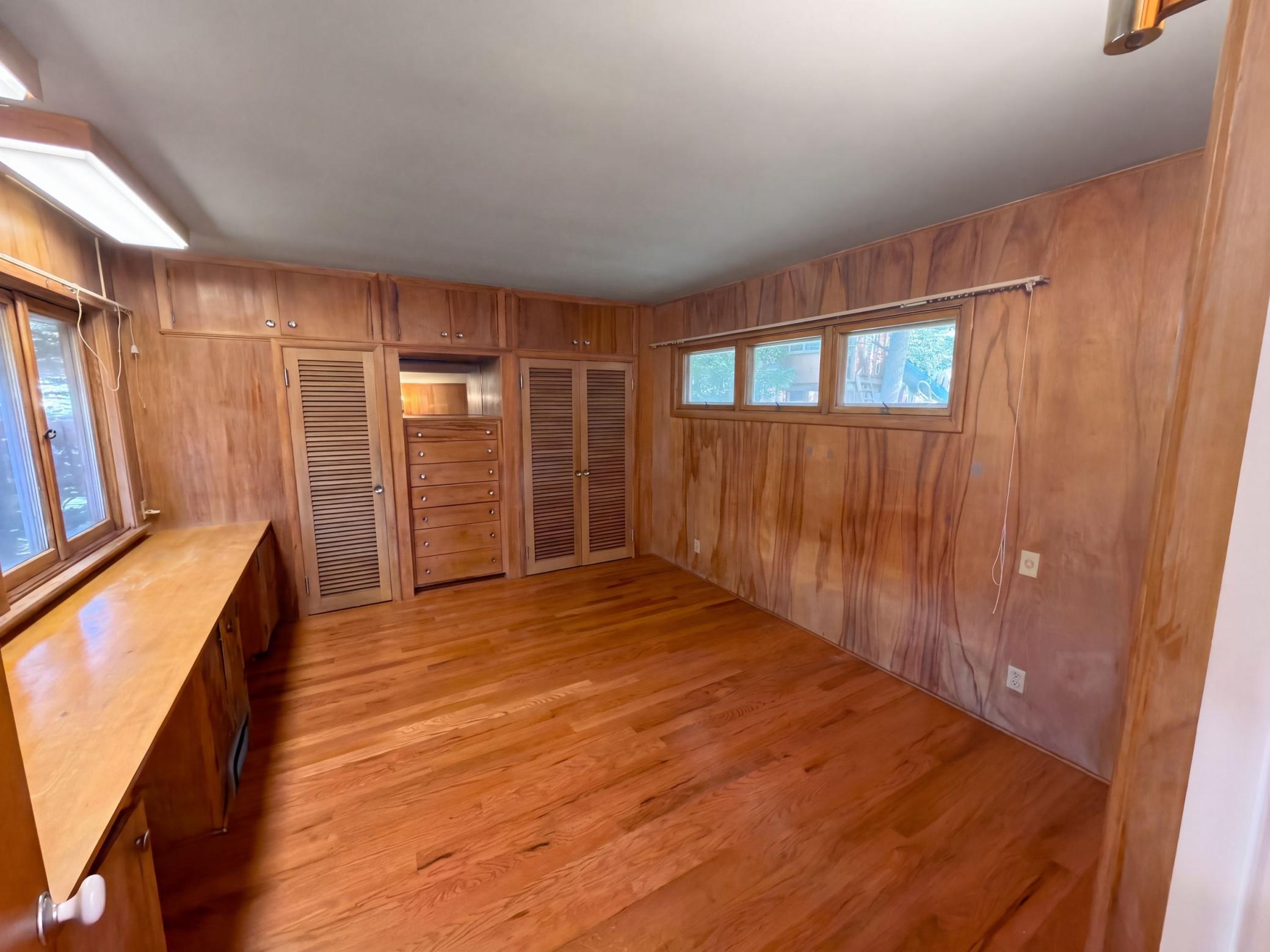 2000 Herschel Street Property Photo 8