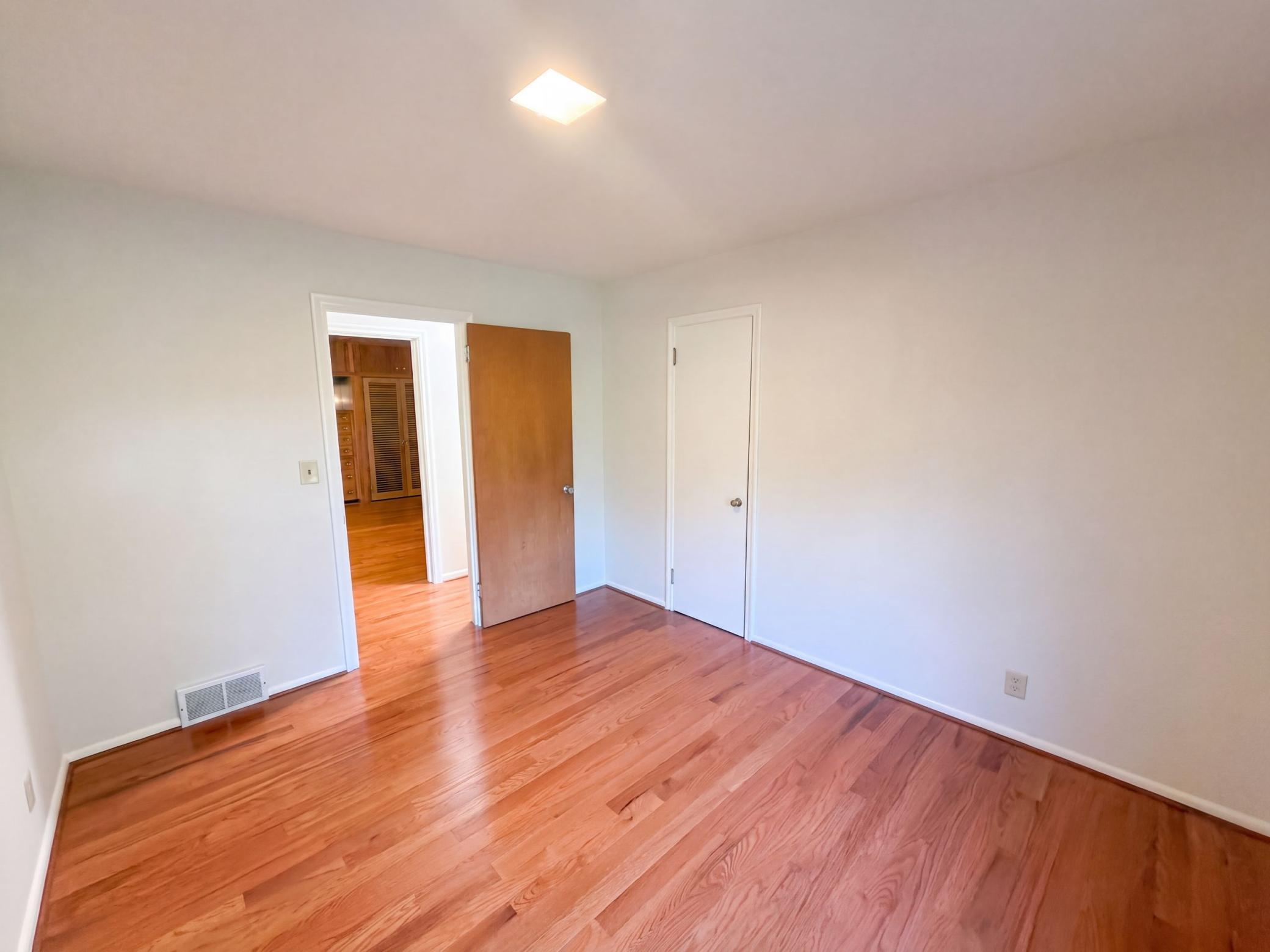 2000 Herschel Street Property Photo 19