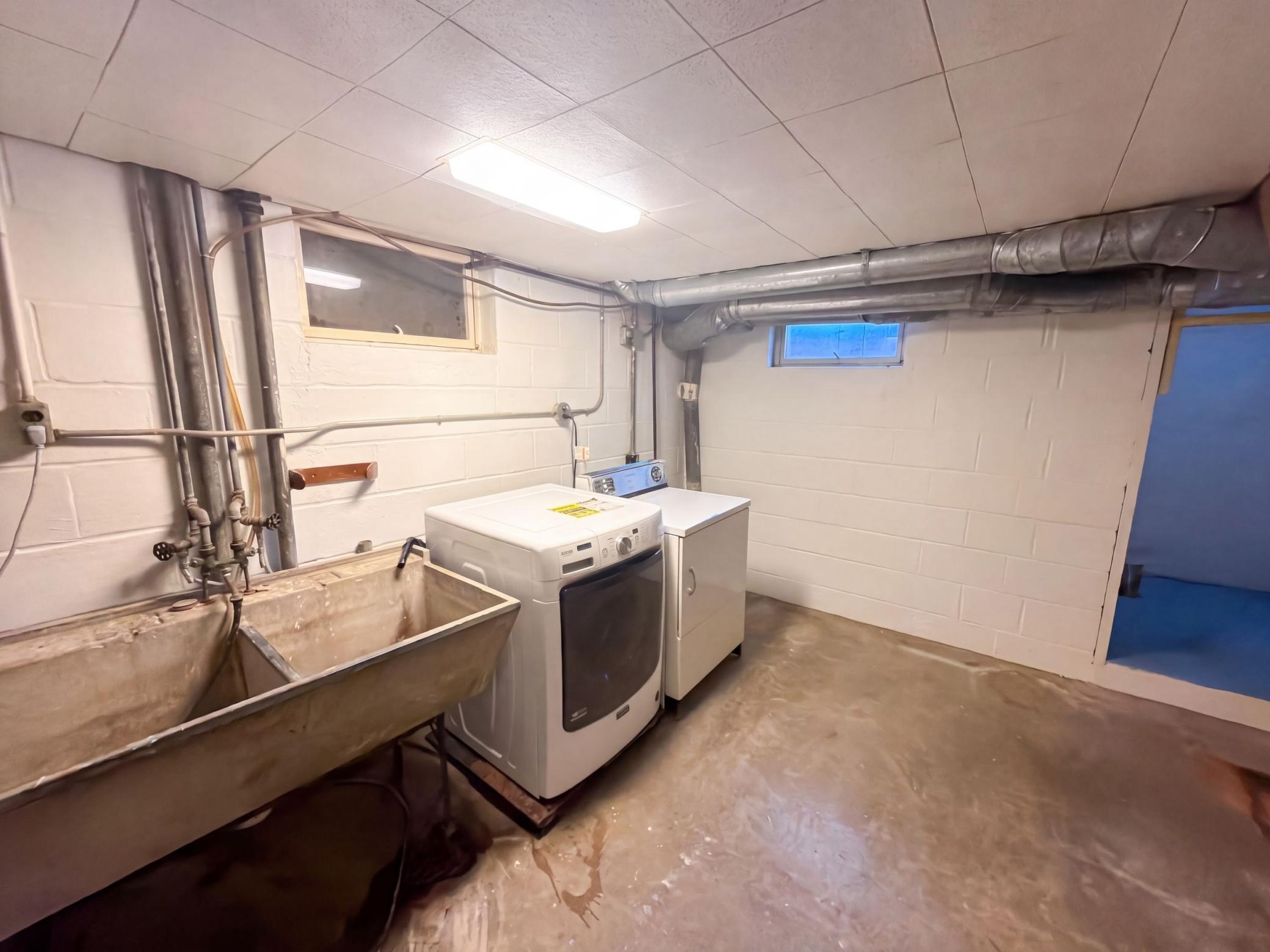 2000 Herschel Street Property Photo 22
