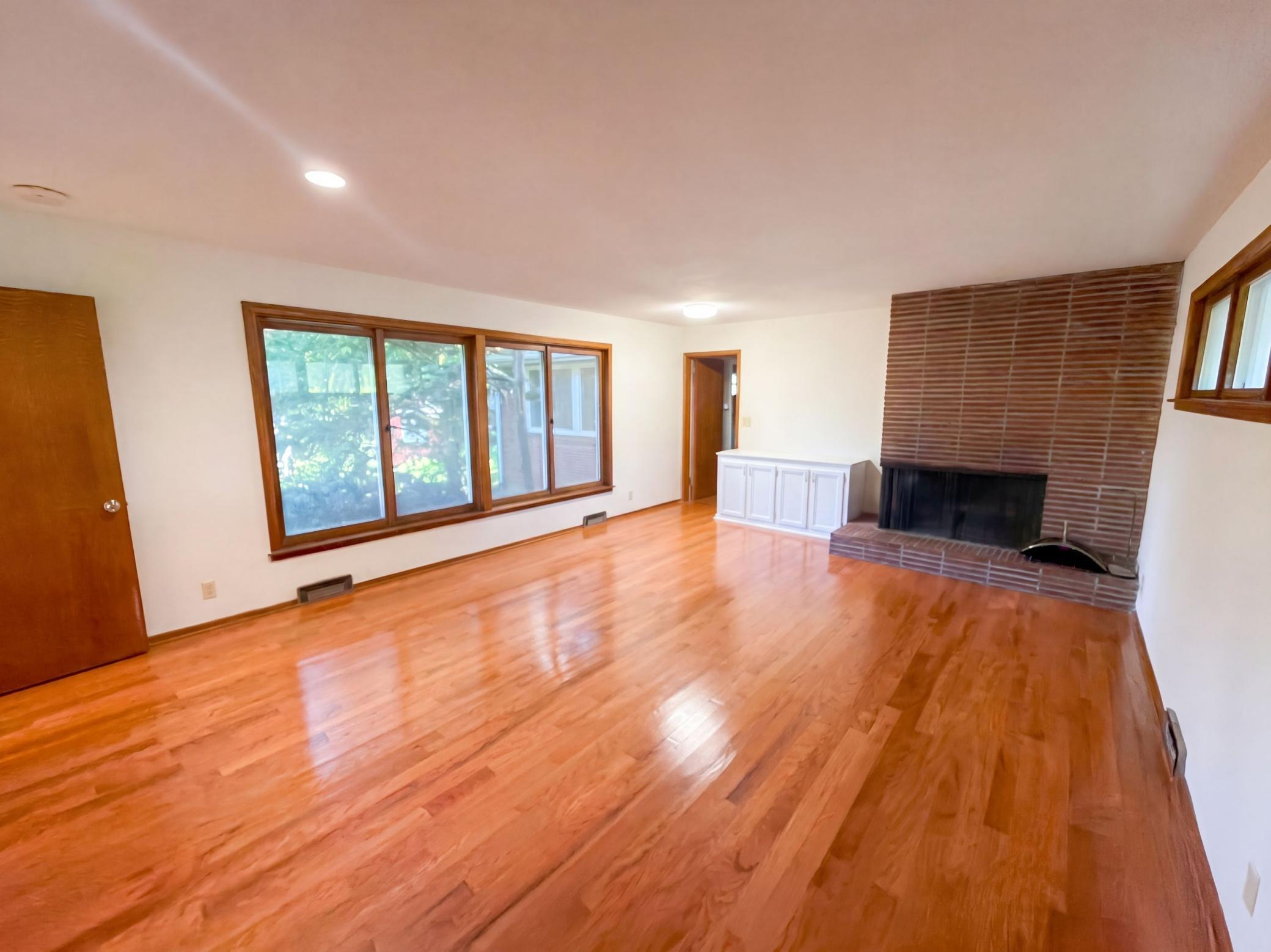 2000 Herschel Street Property Photo 23