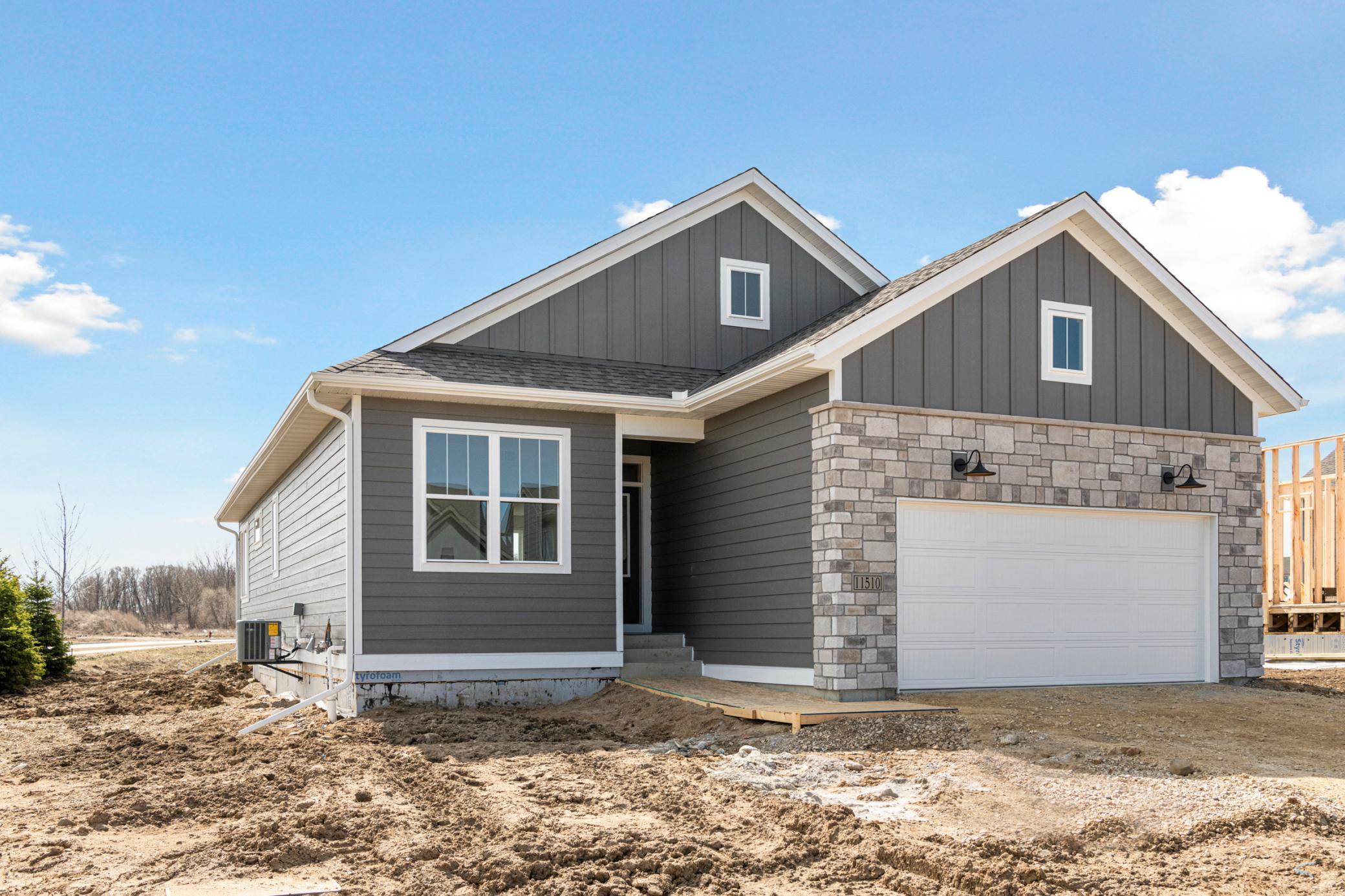 10926 37th Street N Property Photo 1