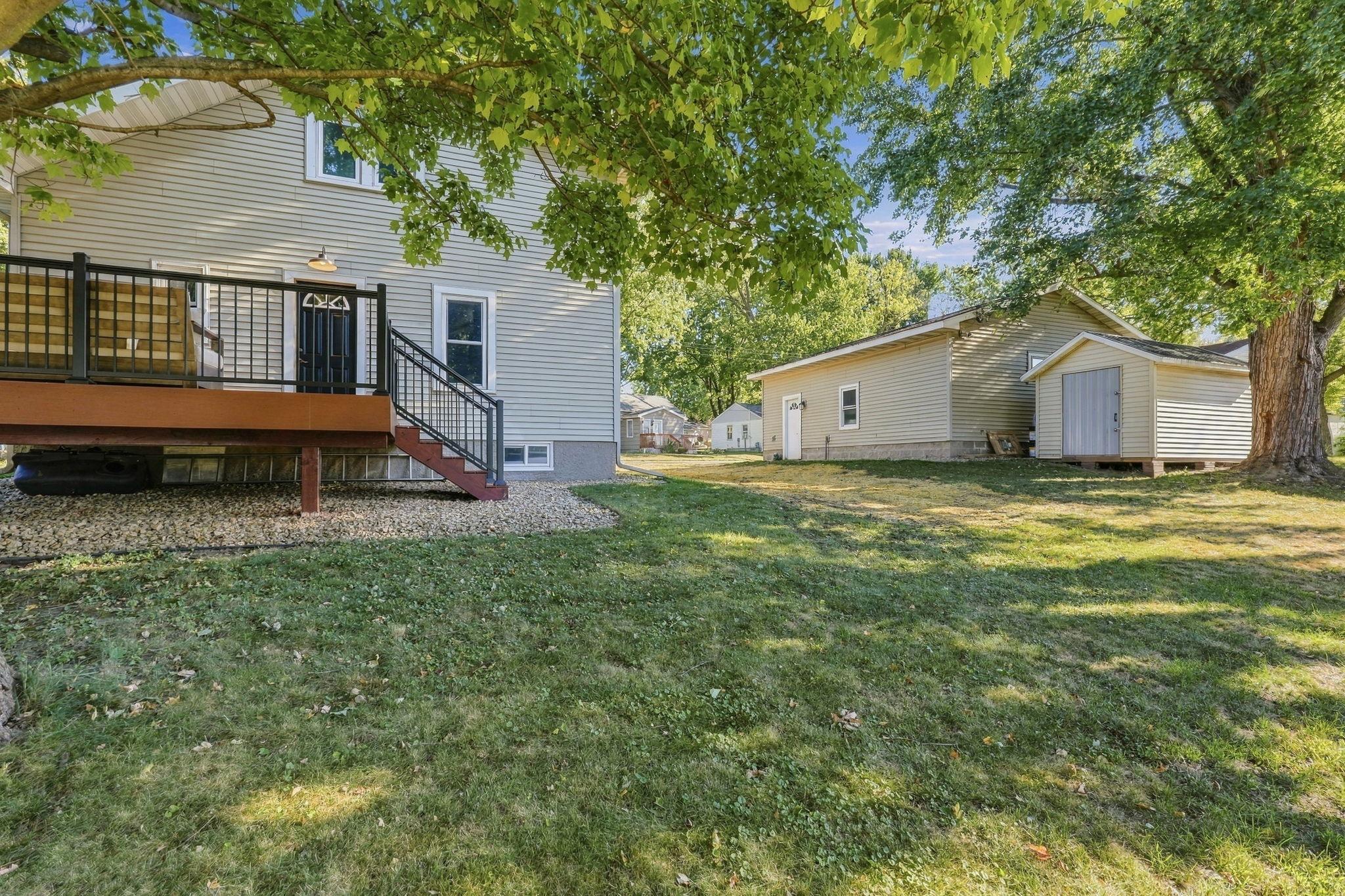 208 W Maple Street Property Photo 4