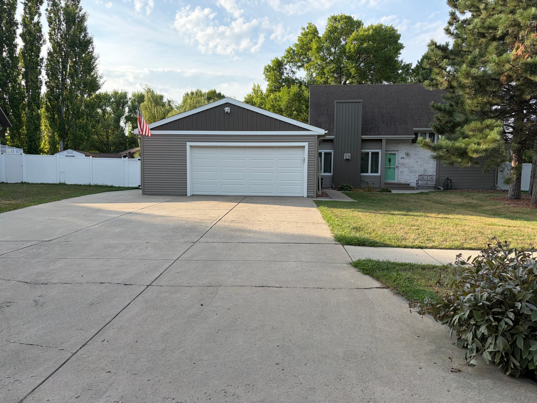 1825 Prairie Lane S Property Photo 1