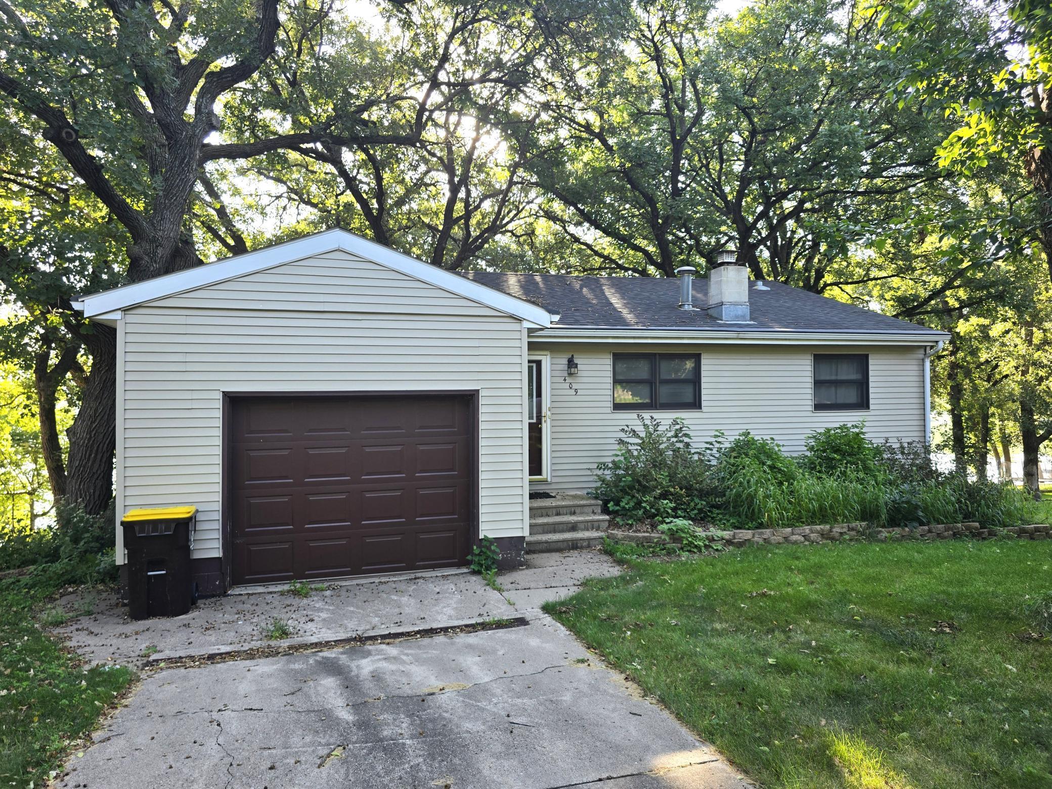 409 W Amber Lake Drive W Property Photo 1