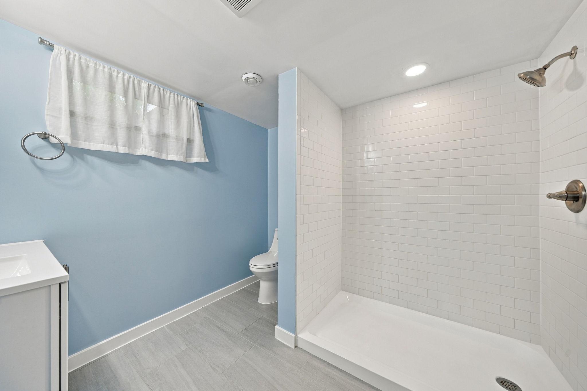 5549 Emerson Avenue S Property Photo 20