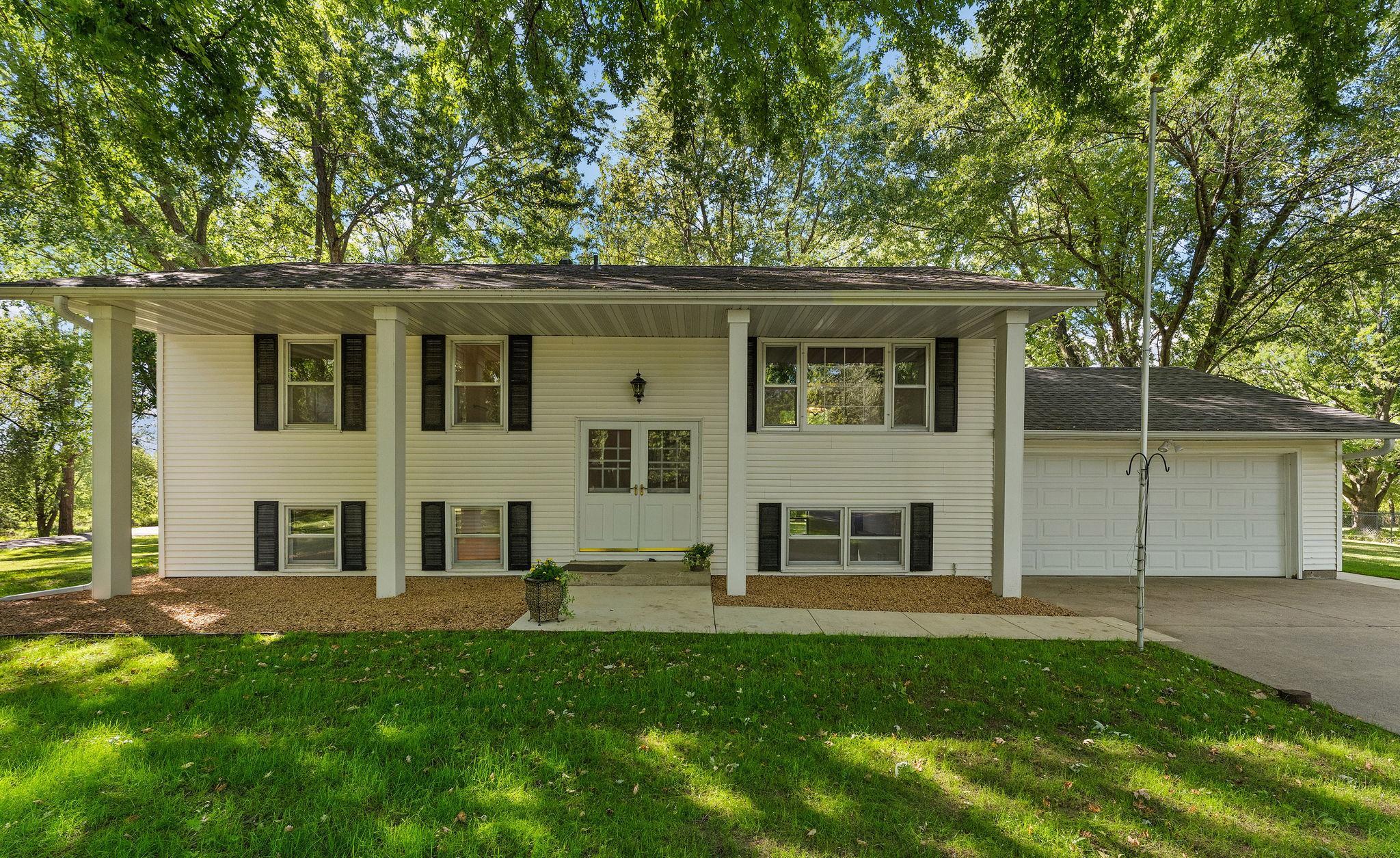 18421 Country Squires Circle Property Photo 2