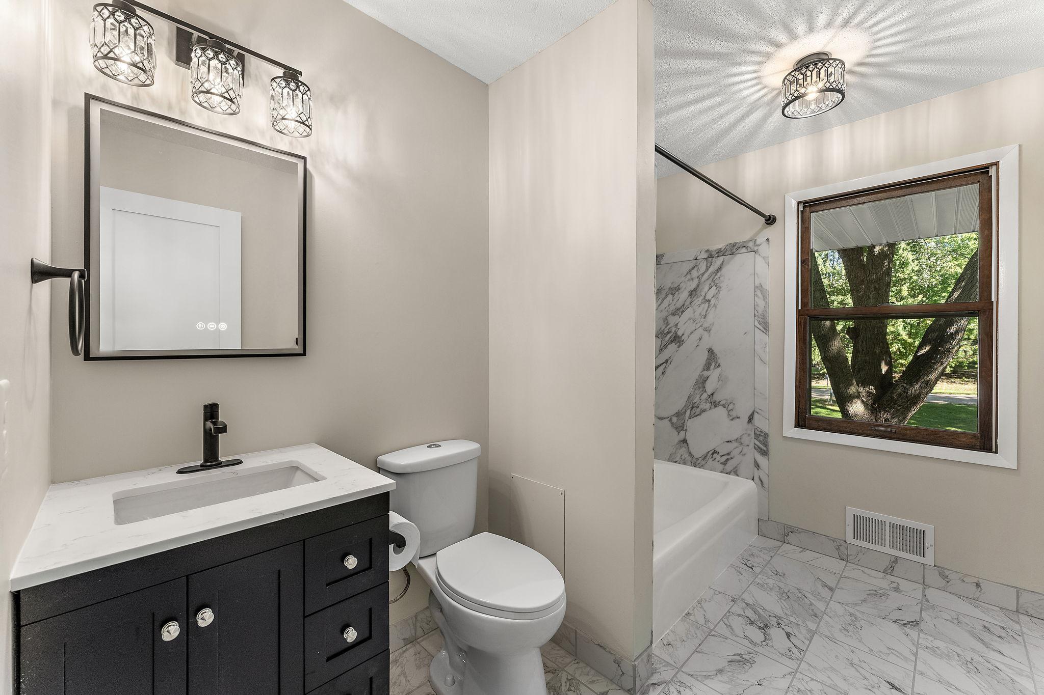 18421 Country Squires Circle Property Photo 6
