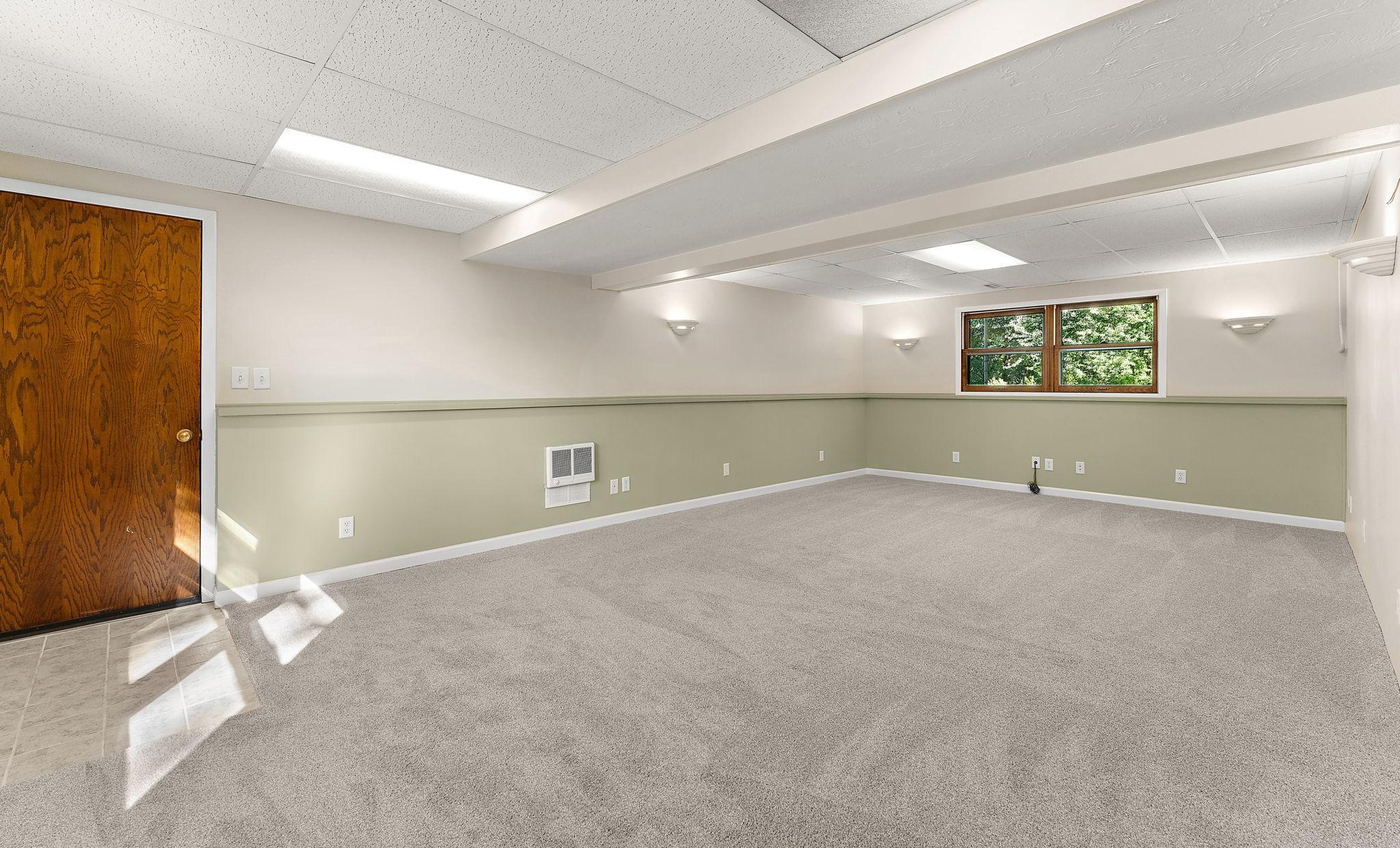 18421 Country Squires Circle Property Photo 27