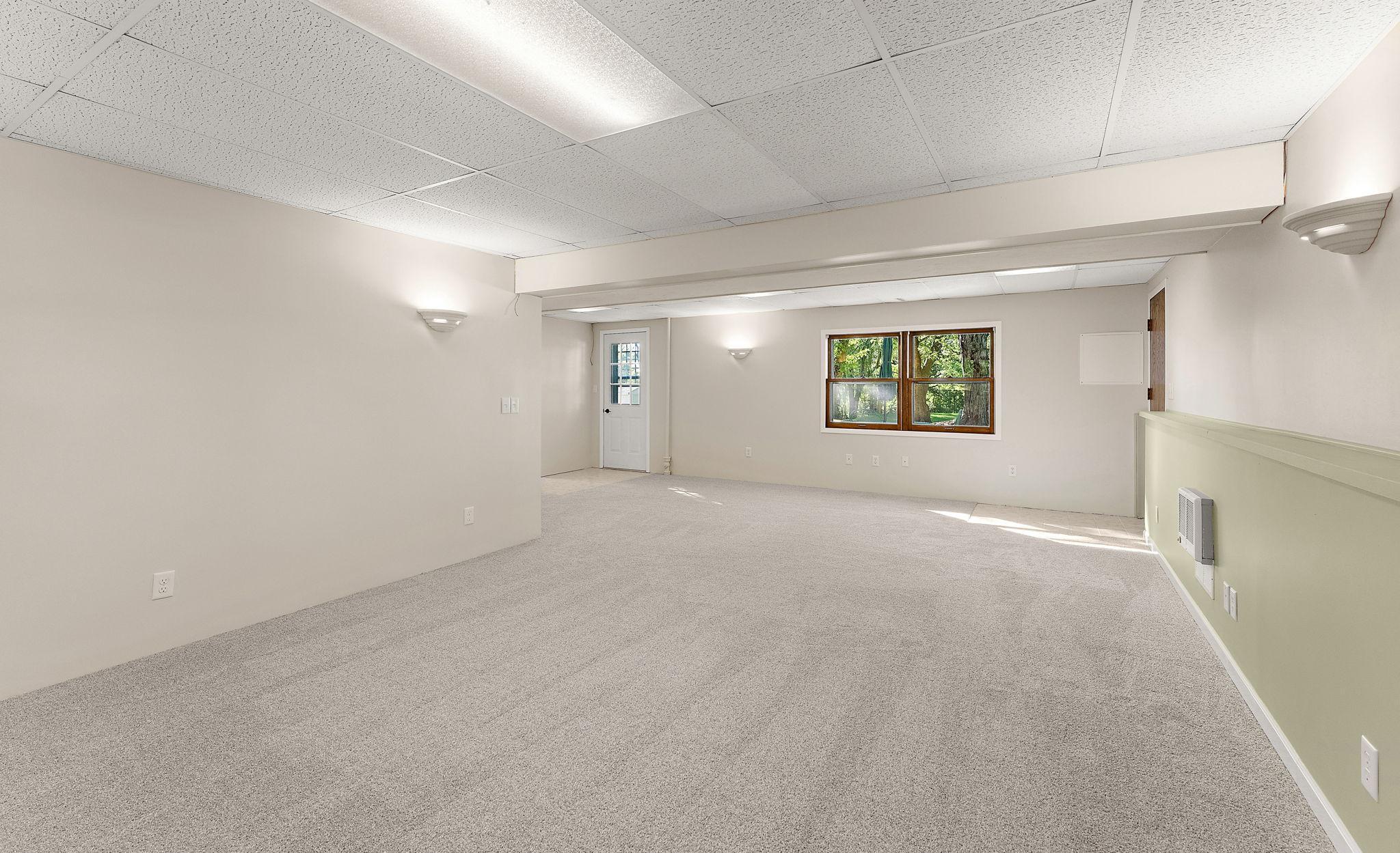 18421 Country Squires Circle Property Photo 28