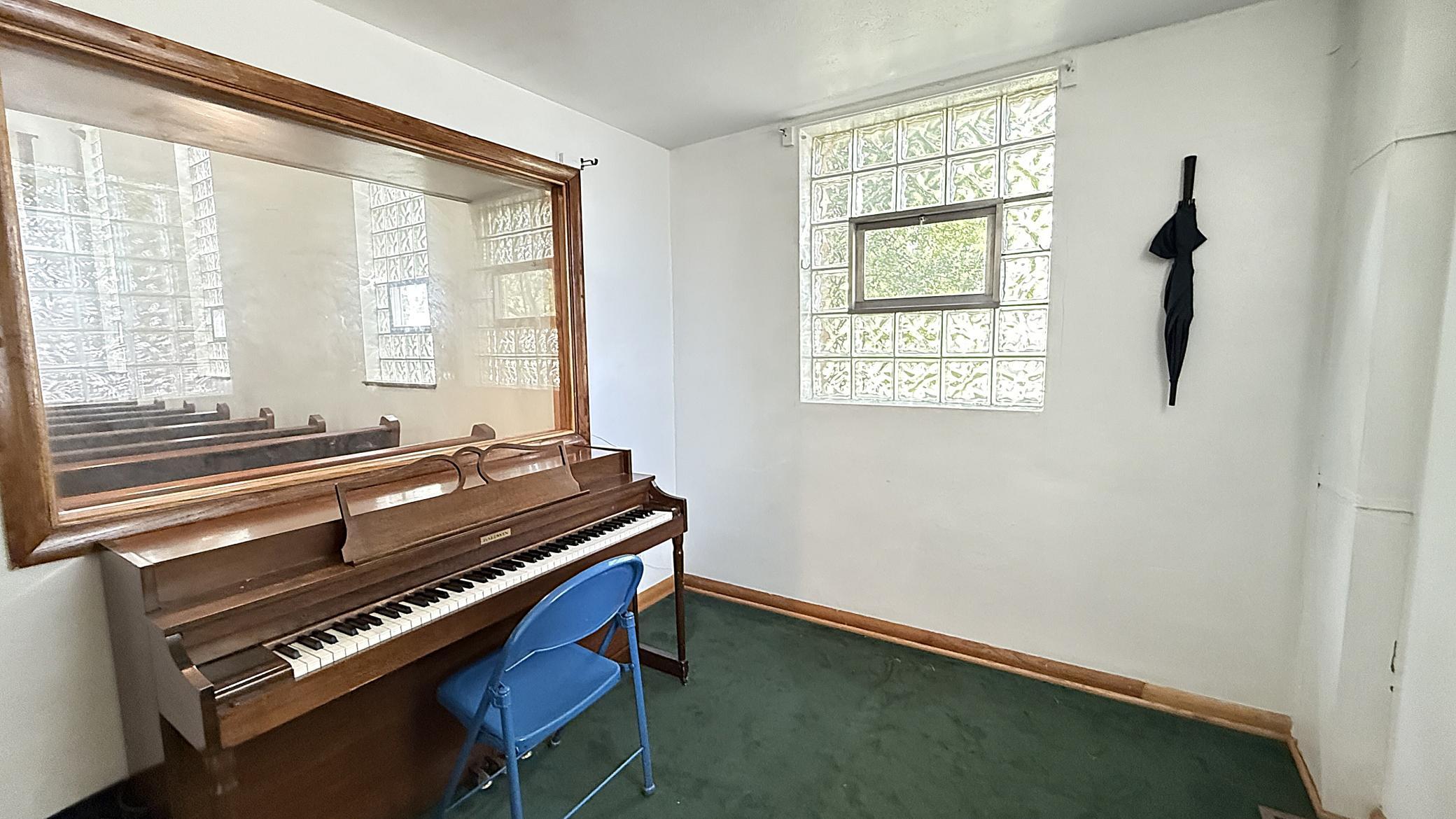 139 E Reuss Avenue Property Photo 8