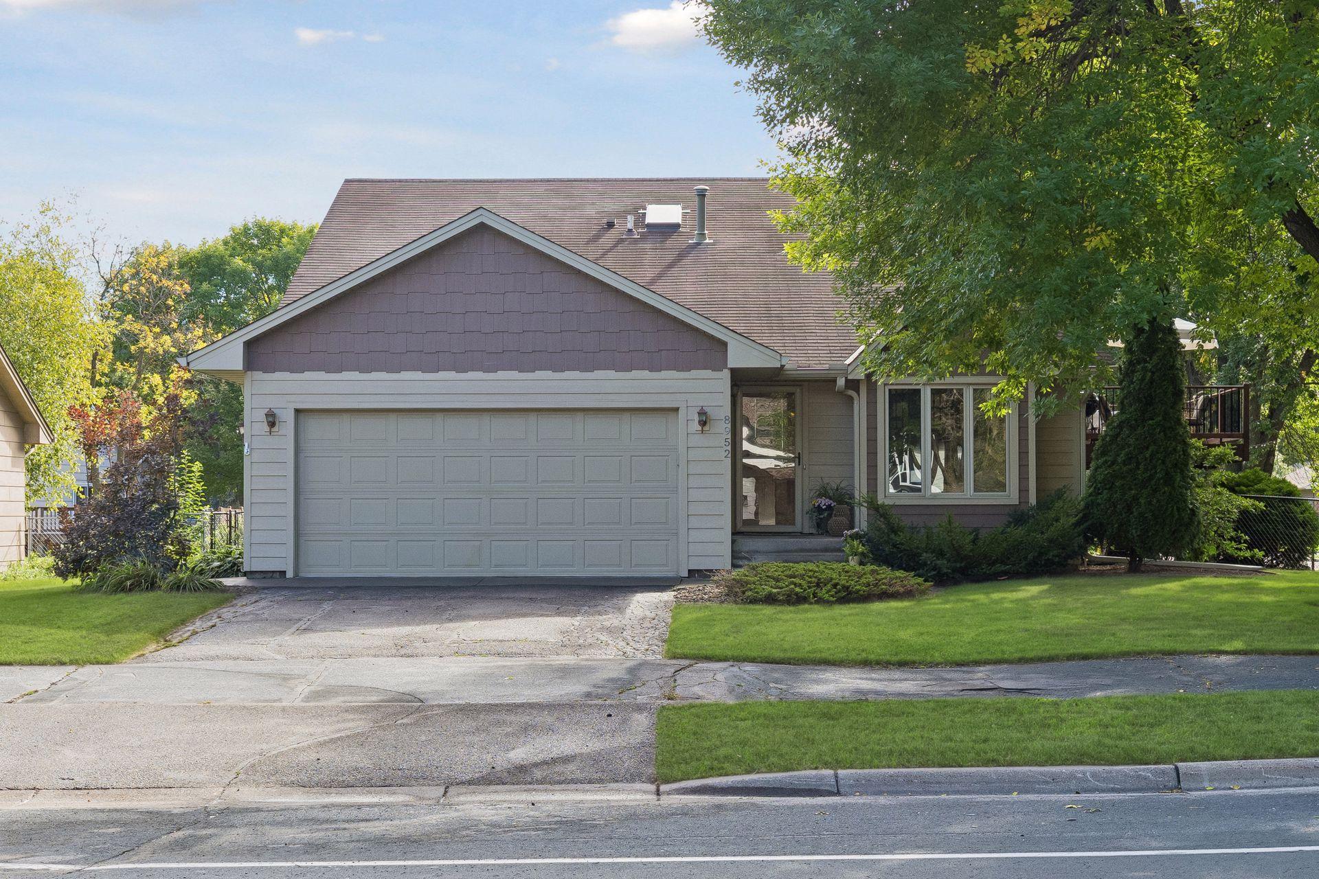 8952 Pineview Lane N Property Photo 1