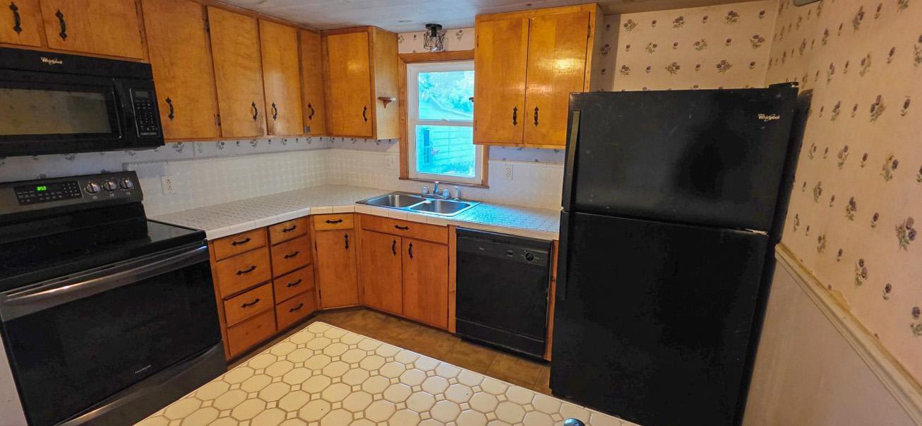 812 Maple Avenue E Property Photo 6