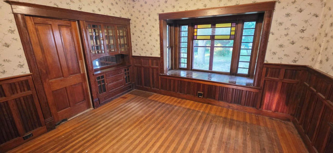 812 Maple Avenue E Property Photo 7