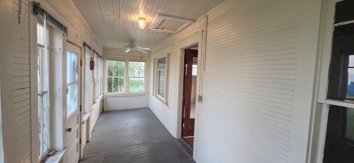 812 Maple Avenue E Property Photo 8