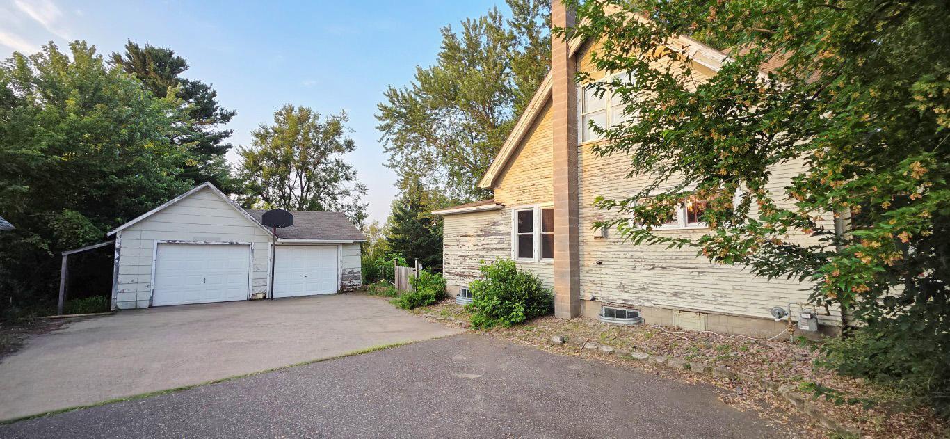 812 Maple Avenue E Property Photo 15