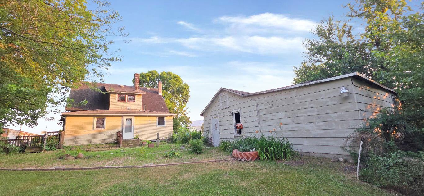812 Maple Avenue E Property Photo 16