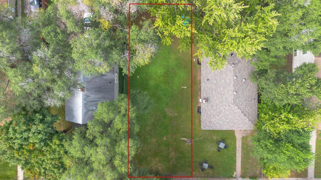 5135 Irving Avenue N Property Photo 2