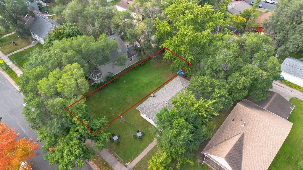 5135 Irving Avenue N Property Photo 3