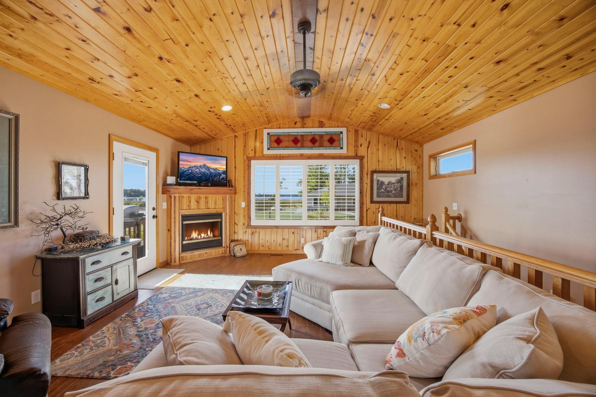1712 Kestrel Circle Property Photo 6