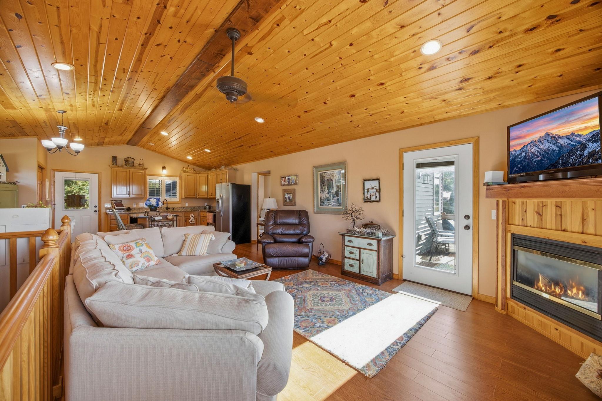 1712 Kestrel Circle Property Photo 8