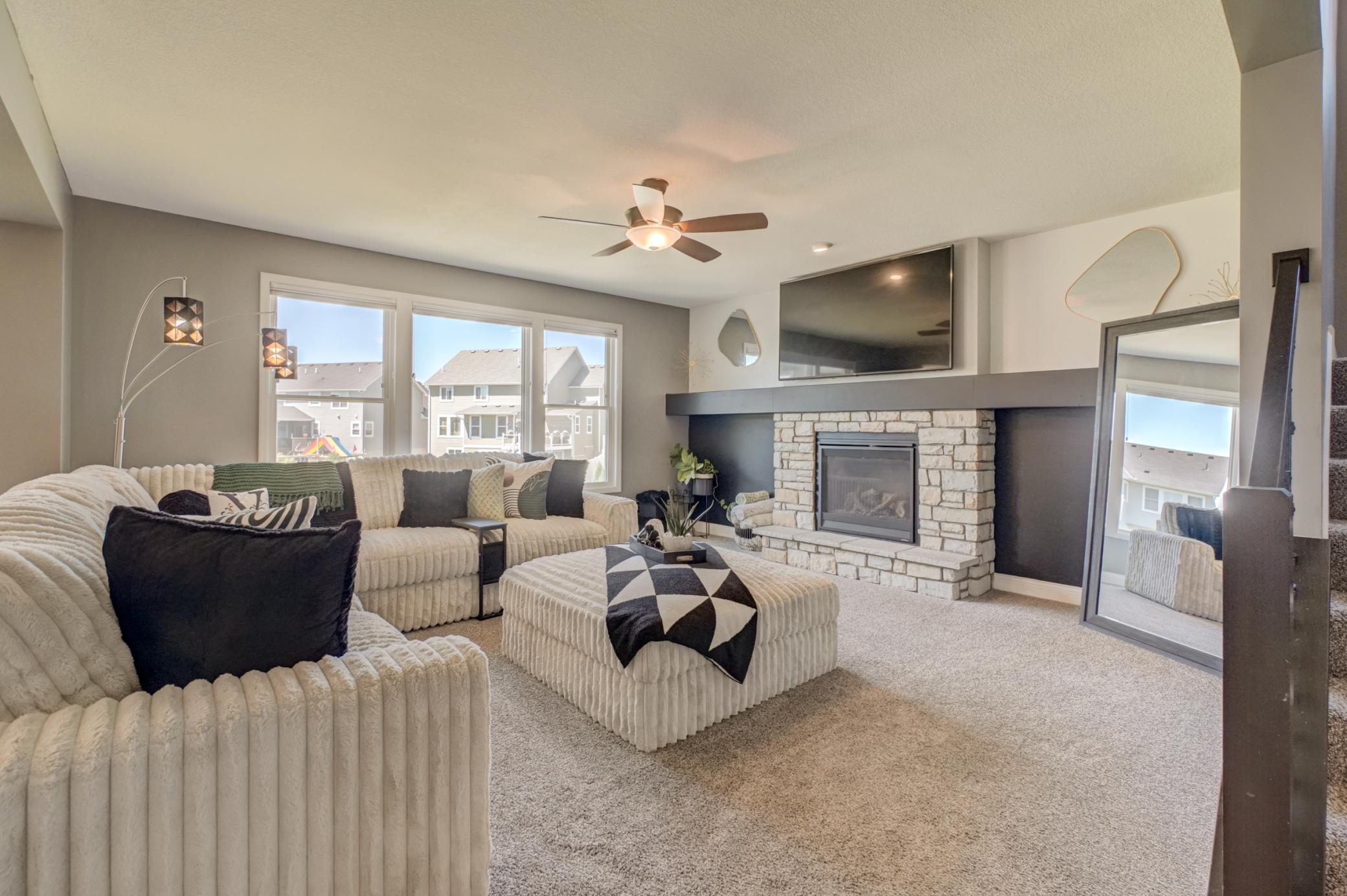 5204 Porchlight Bay Property Photo 1