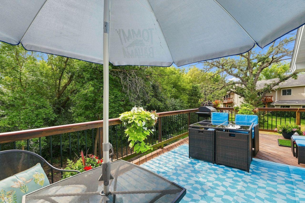 18385 Creeks Bend Drive Property Photo 4