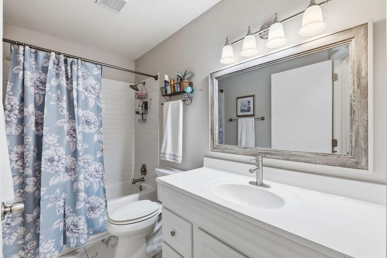 18385 Creeks Bend Drive Property Photo 16
