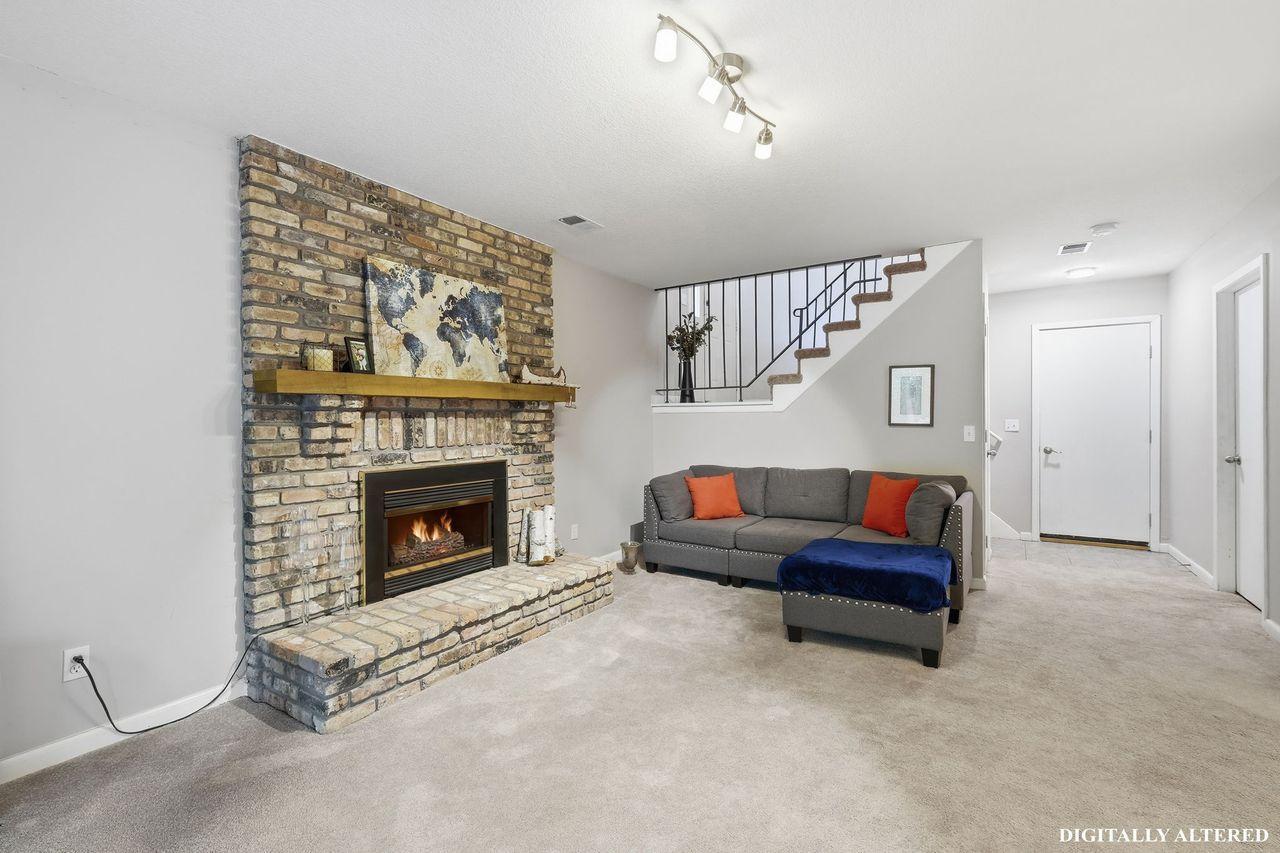 18385 Creeks Bend Drive Property Photo 20