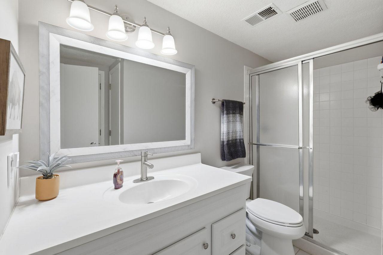18385 Creeks Bend Drive Property Photo 20