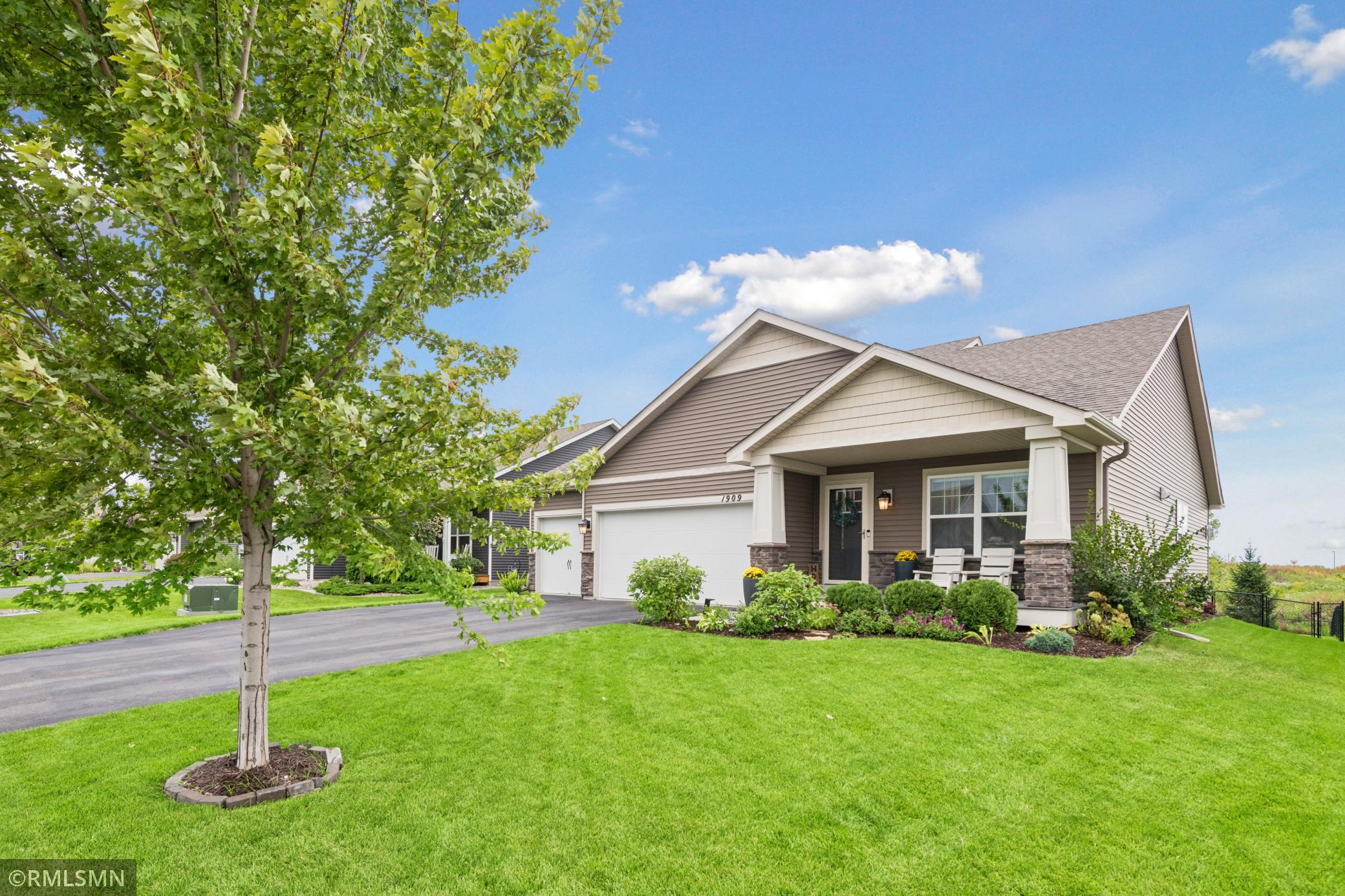 1909 Meridian Curve Property Photo 2