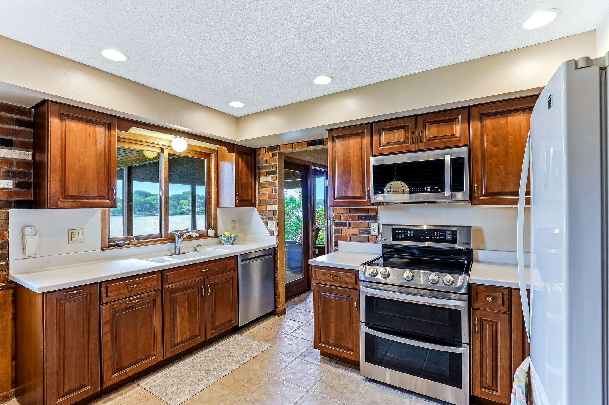 2162 Lakebrook Drive Property Photo 18