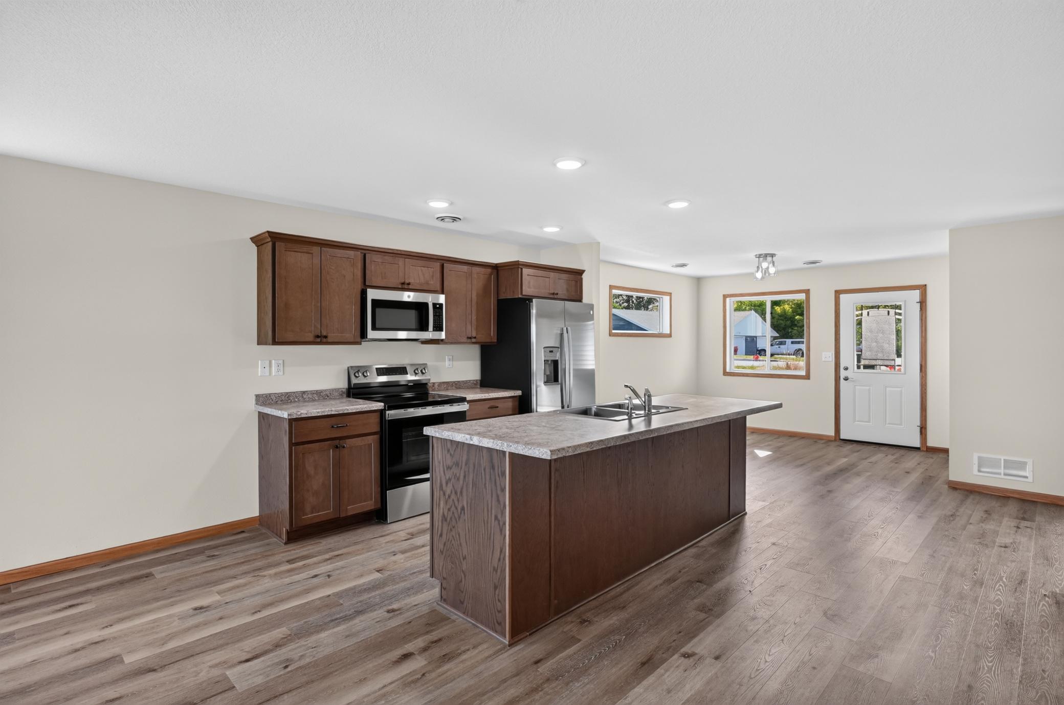 1509 Nokomis Street Property Photo 5