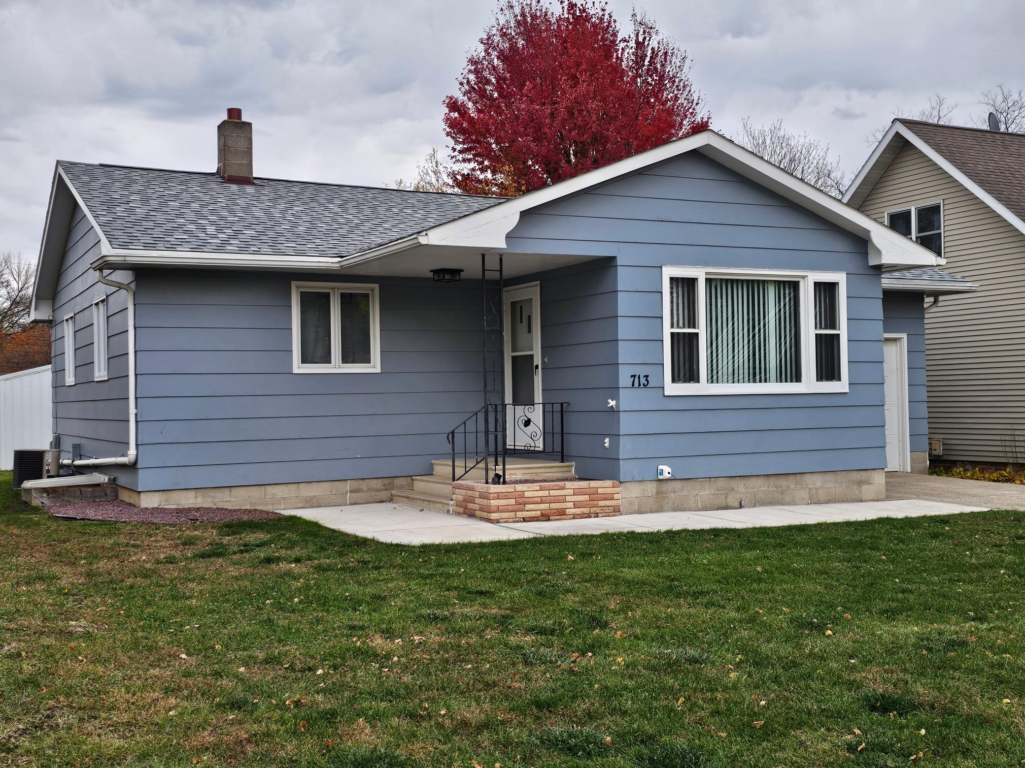 713 S Elm Street Property Photo 1