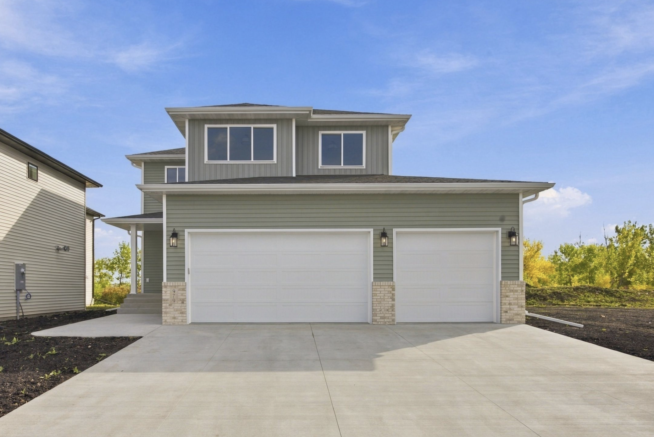 979 61st Avenue W Property Photo 1