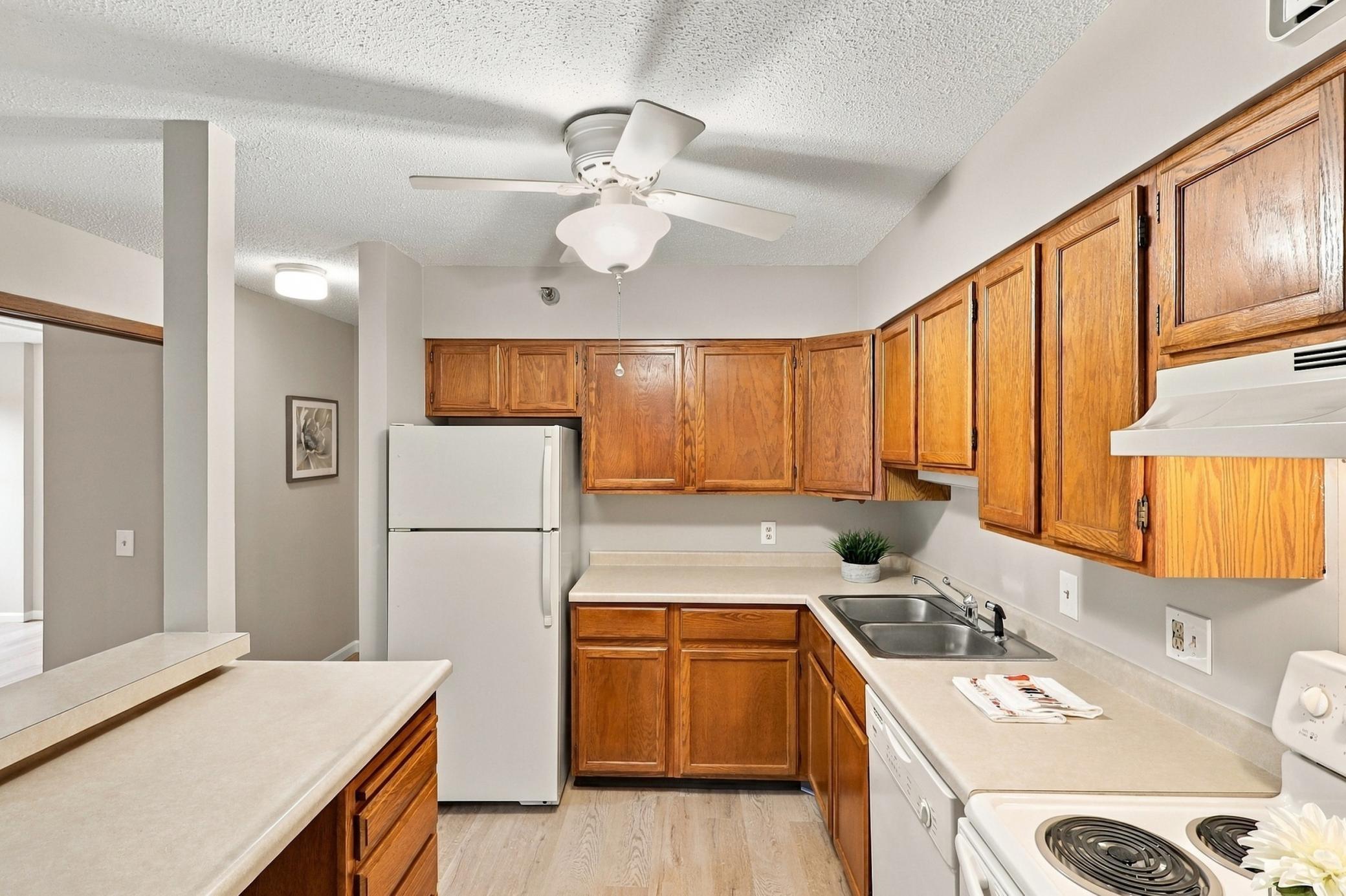 7600 Golden Valley Road 316 Property Photo 3