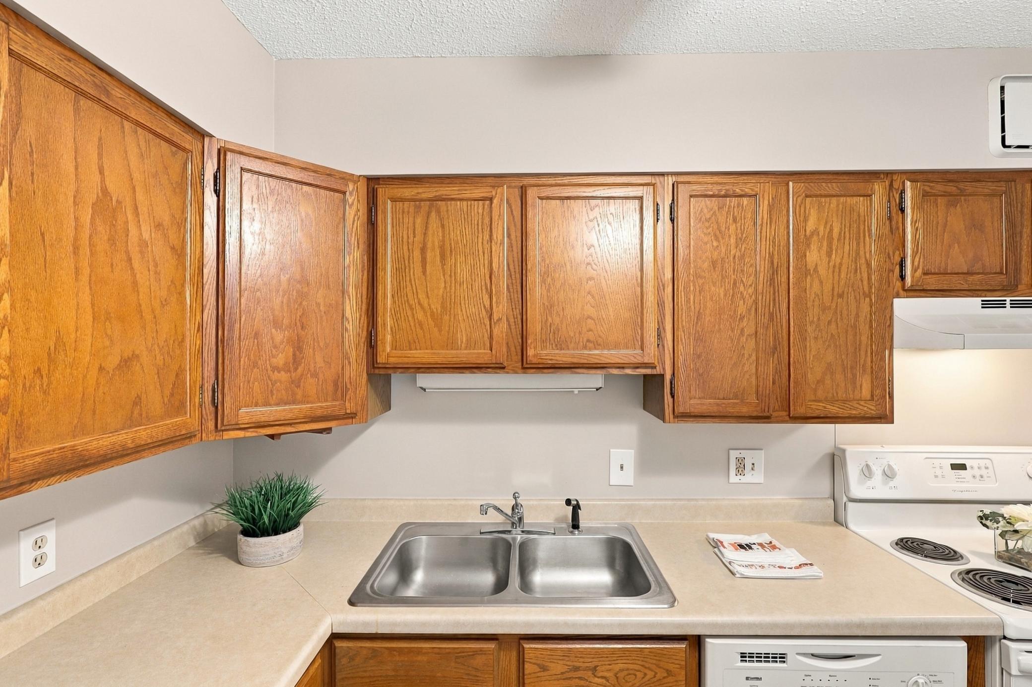 7600 Golden Valley Road 316 Property Photo 4