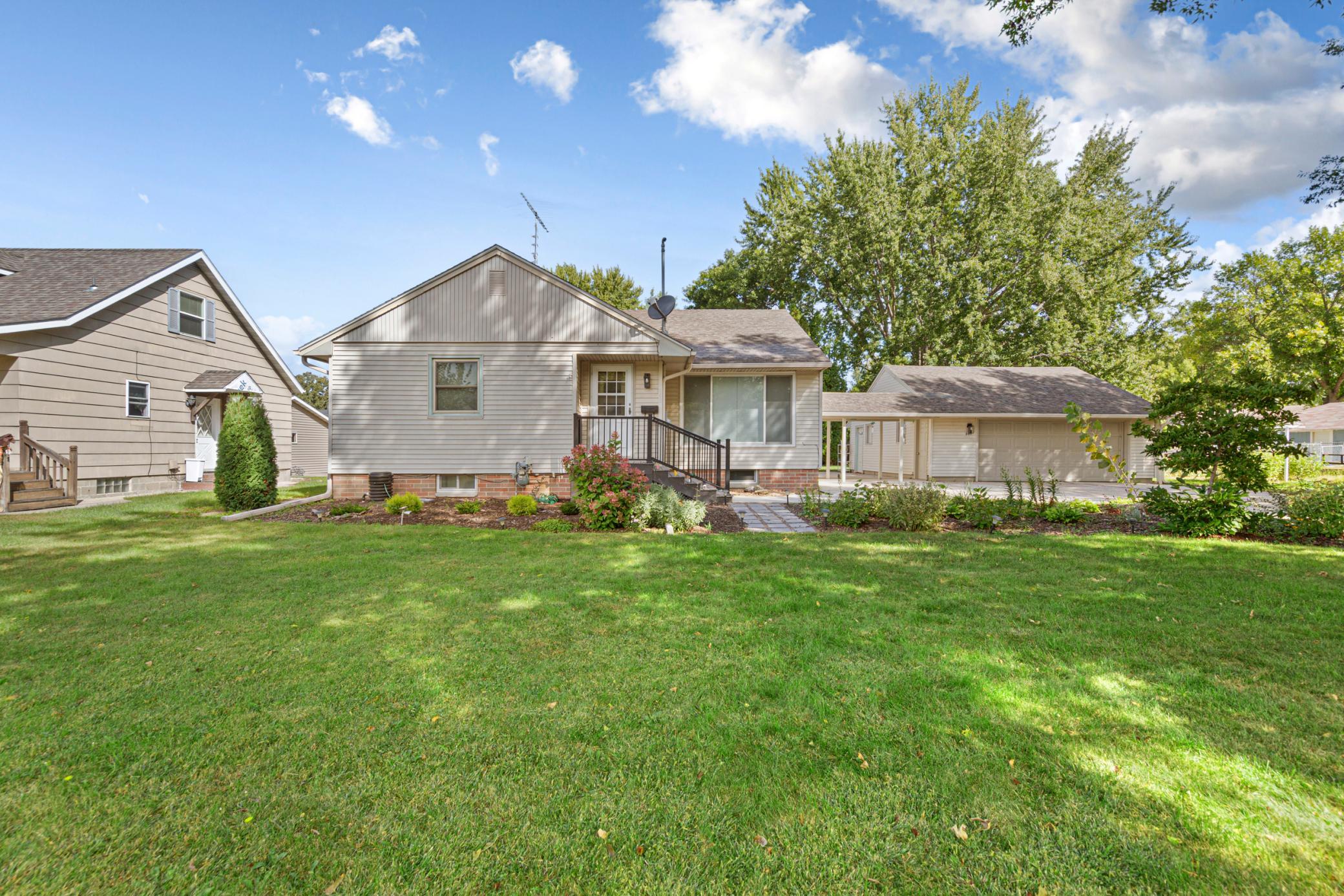 805 9th Avenue Ne Property Photo 1