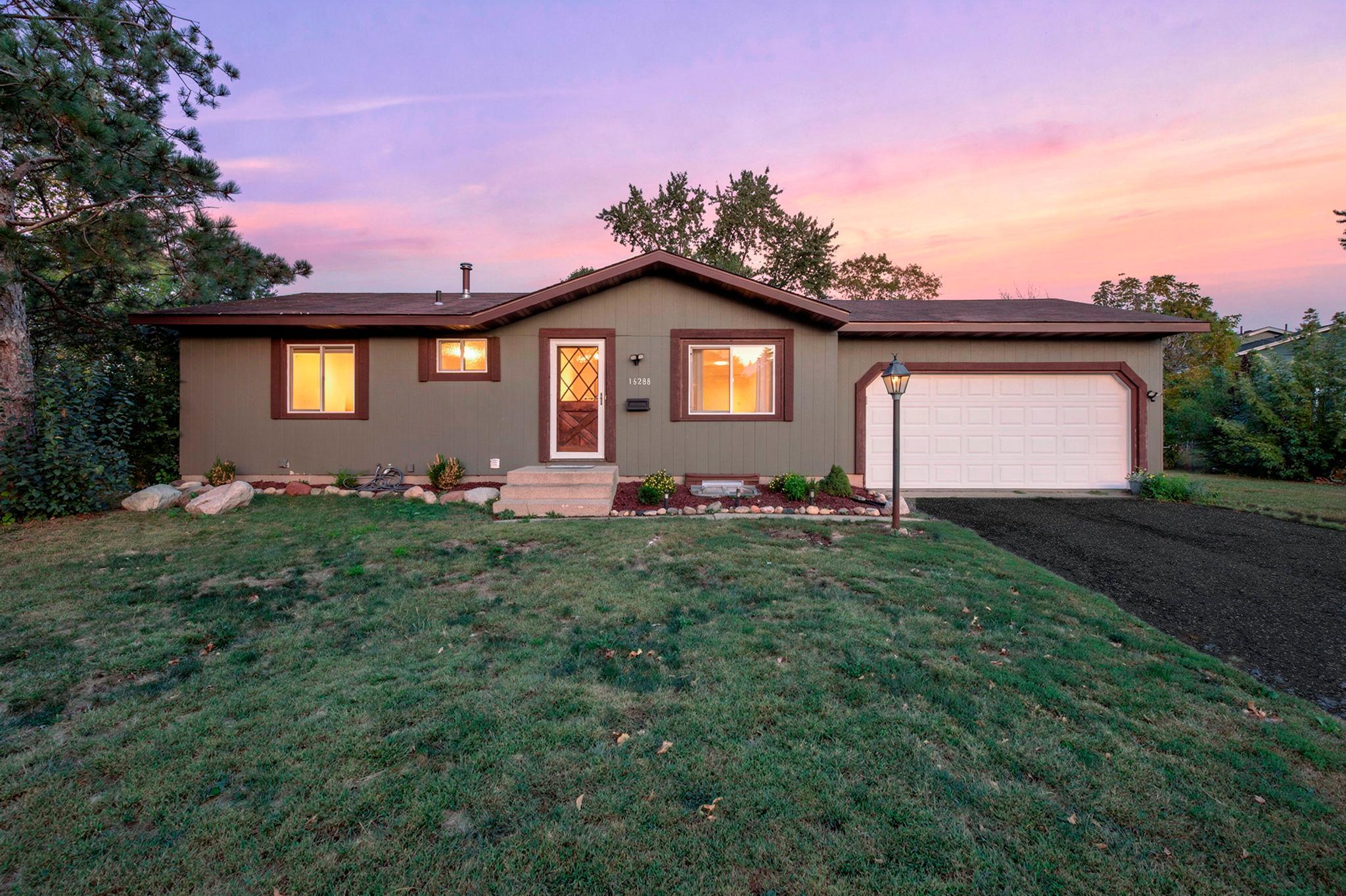 16288 Florida Way W Property Photo 3