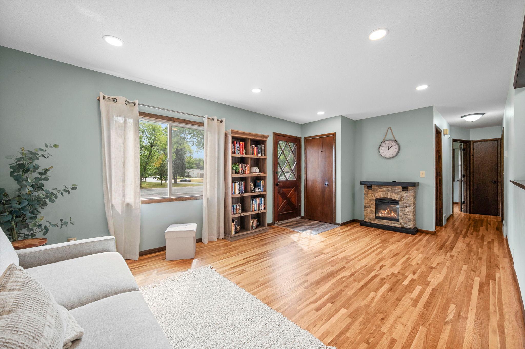 16288 Florida Way W Property Photo 5