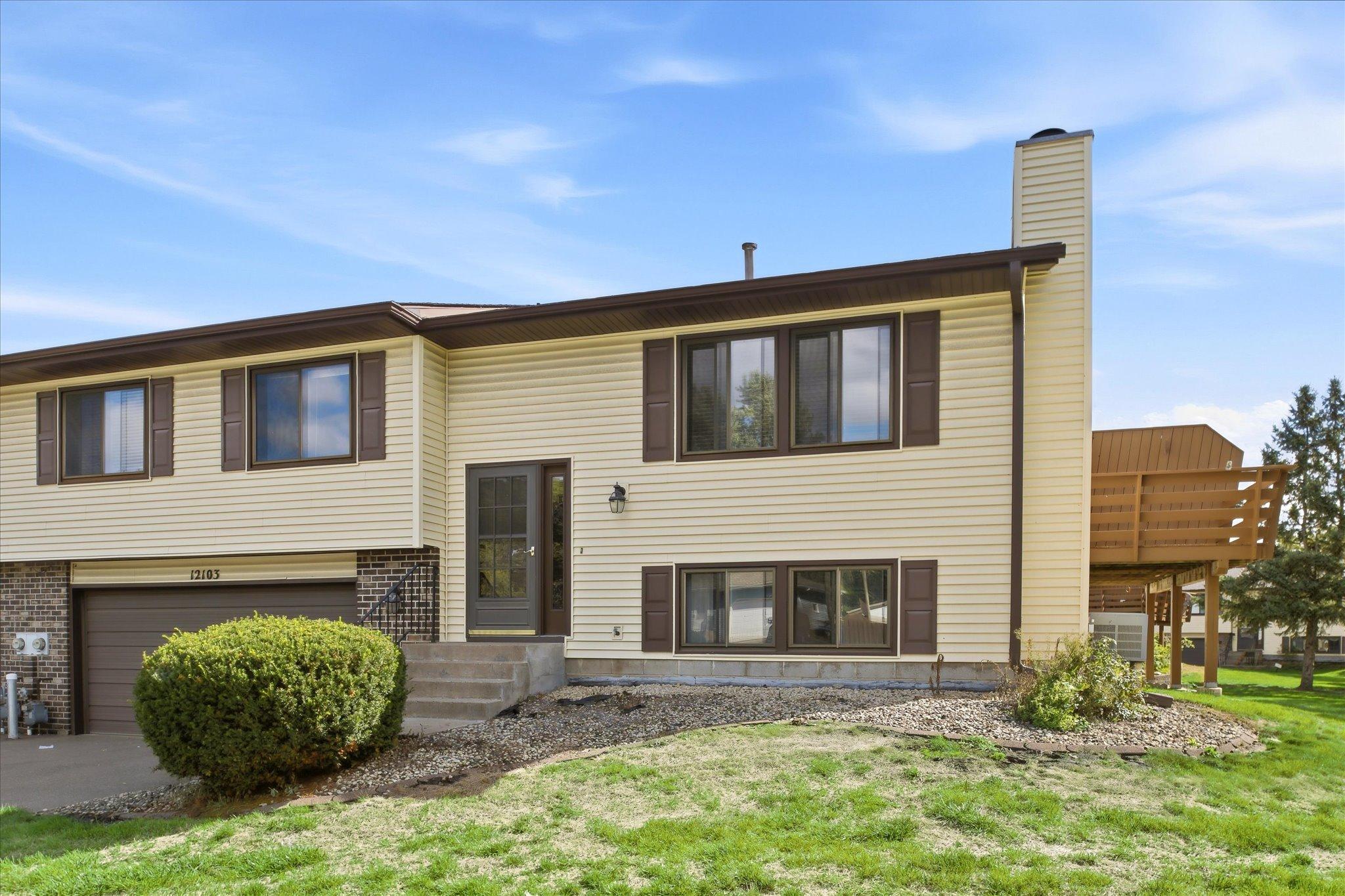 12103 Oak Park Boulevard Ne Property Photo 2