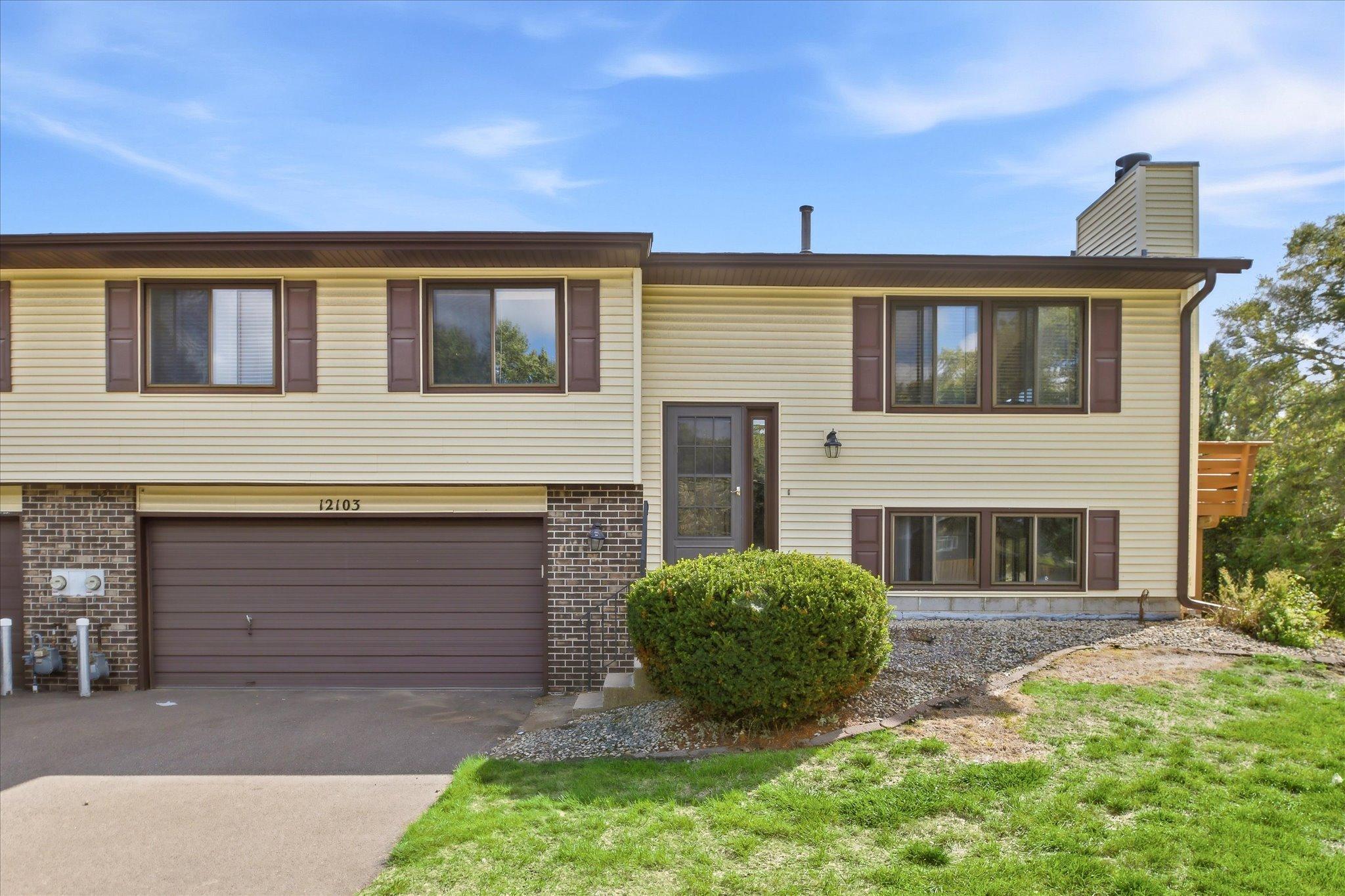 12103 Oak Park Boulevard Ne Property Photo 3