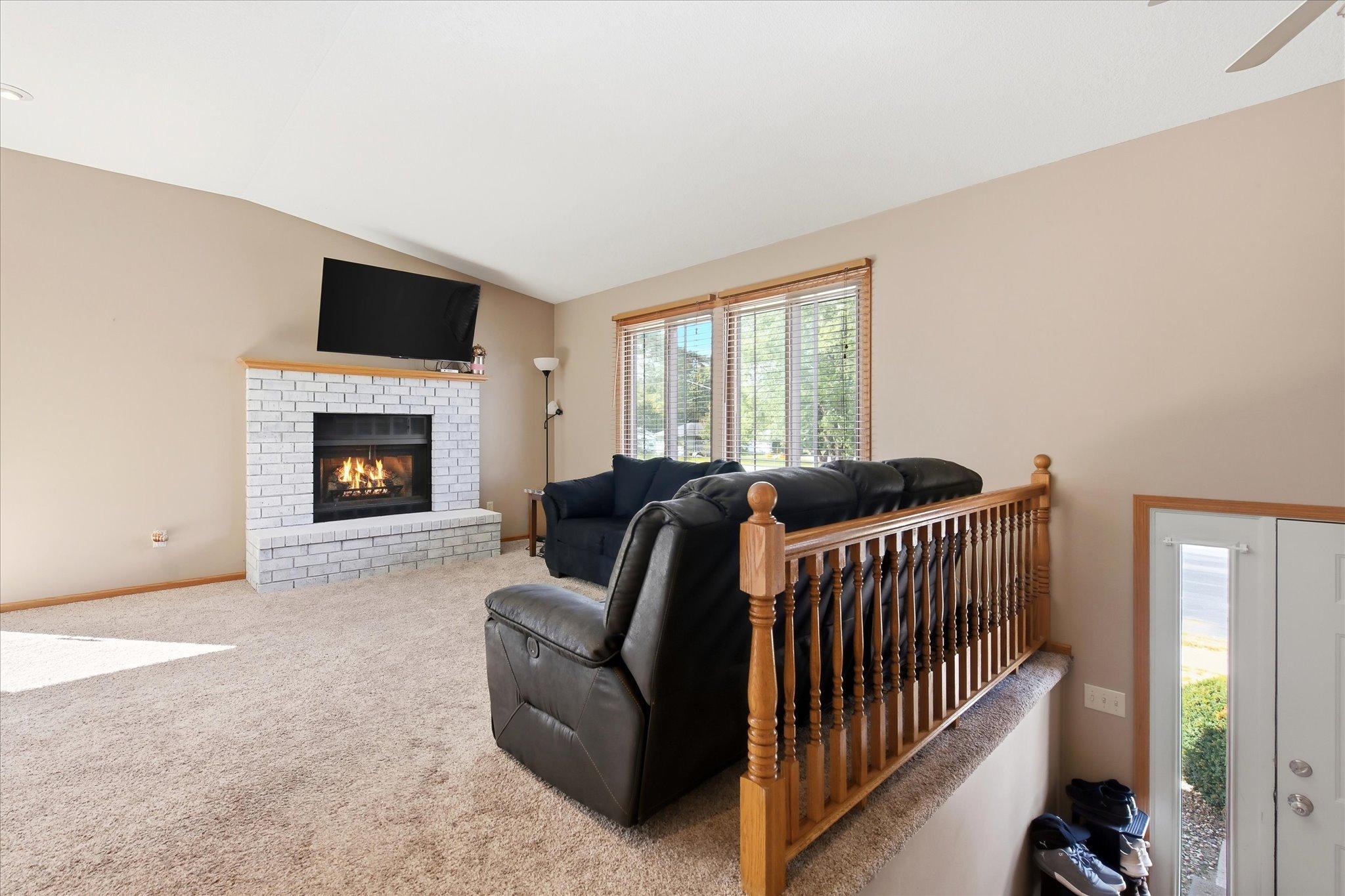 12103 Oak Park Boulevard Ne Property Photo 4