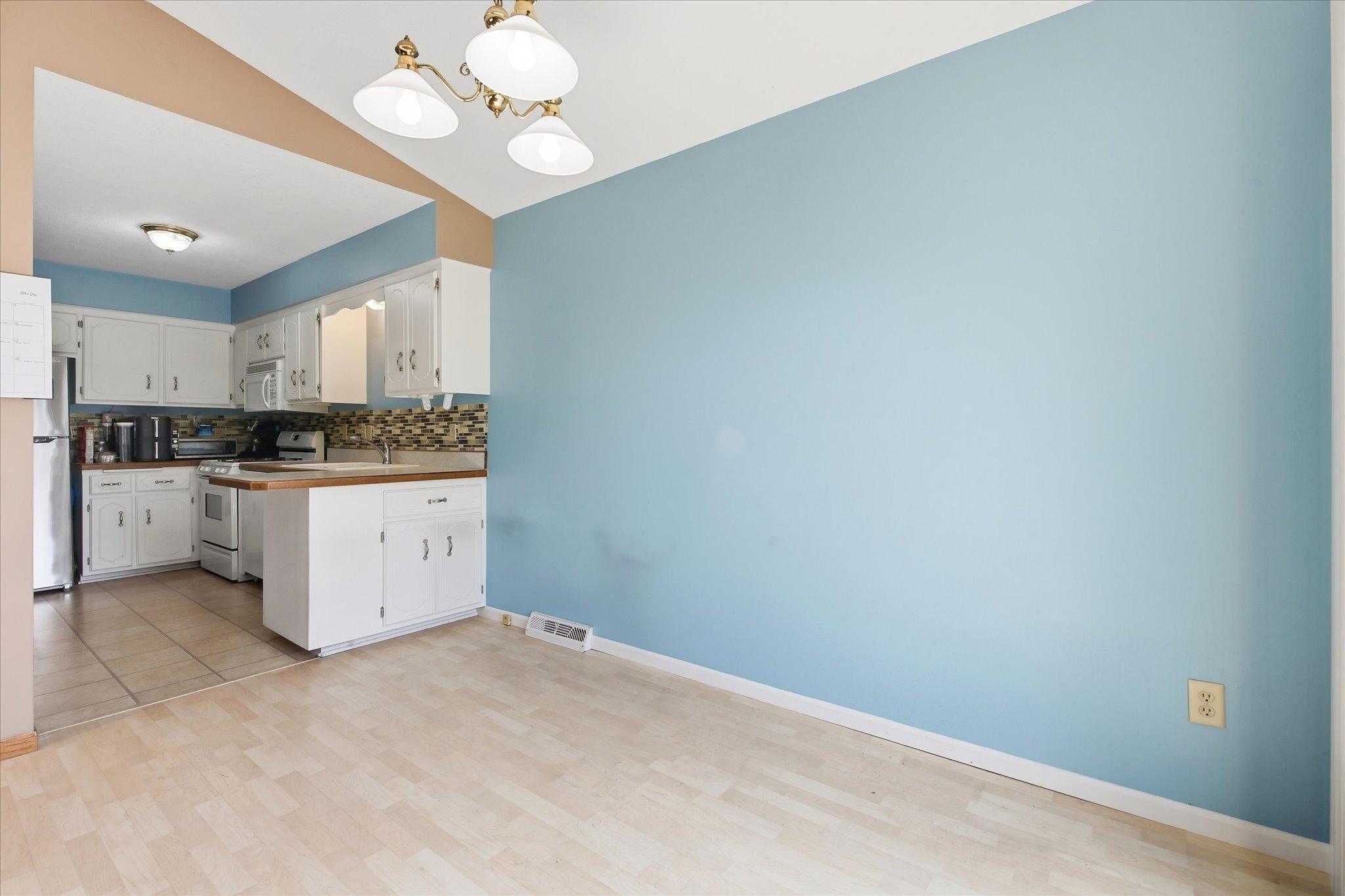 12103 Oak Park Boulevard Ne Property Photo 7