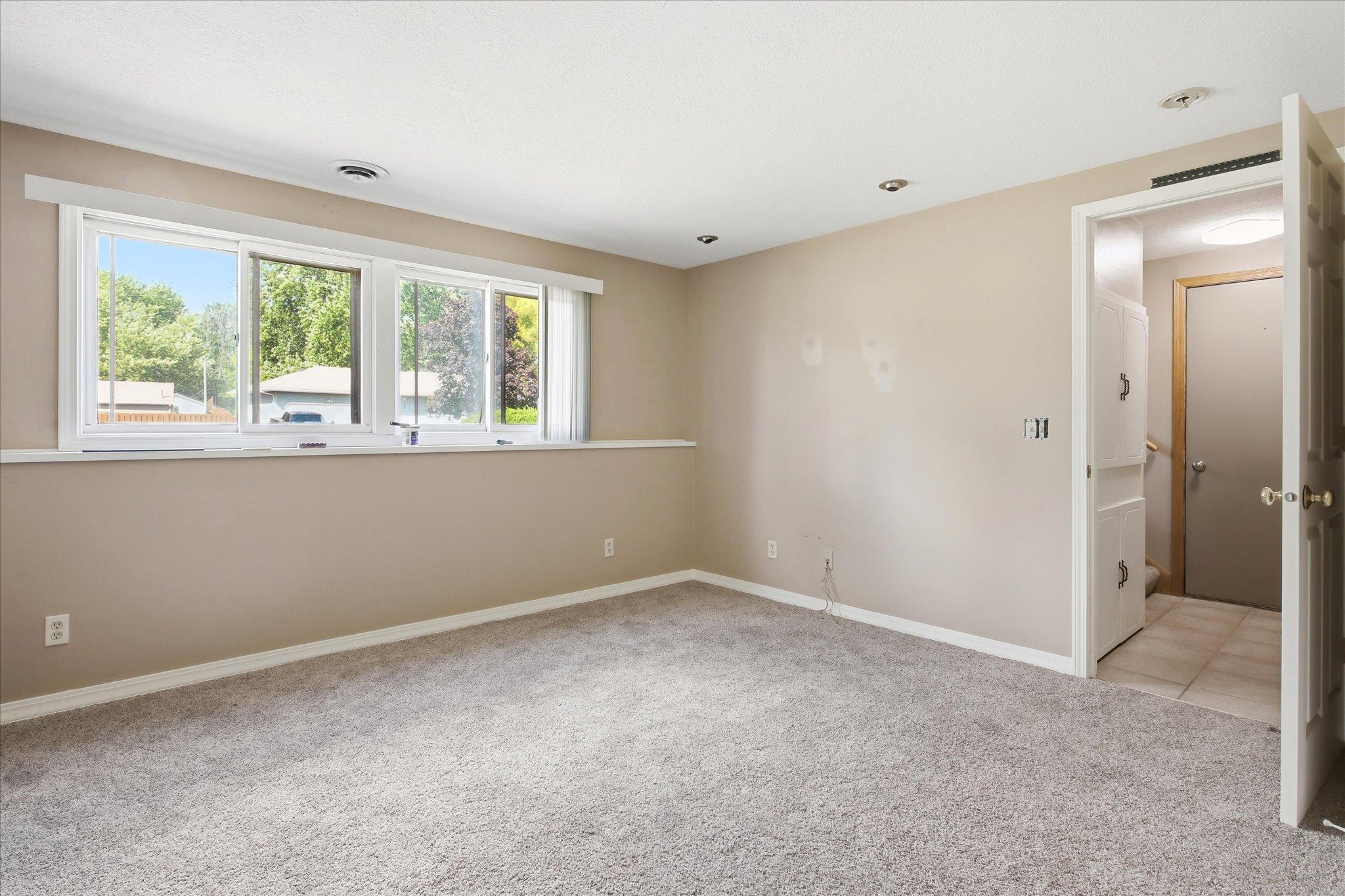 12103 Oak Park Boulevard Ne Property Photo 15