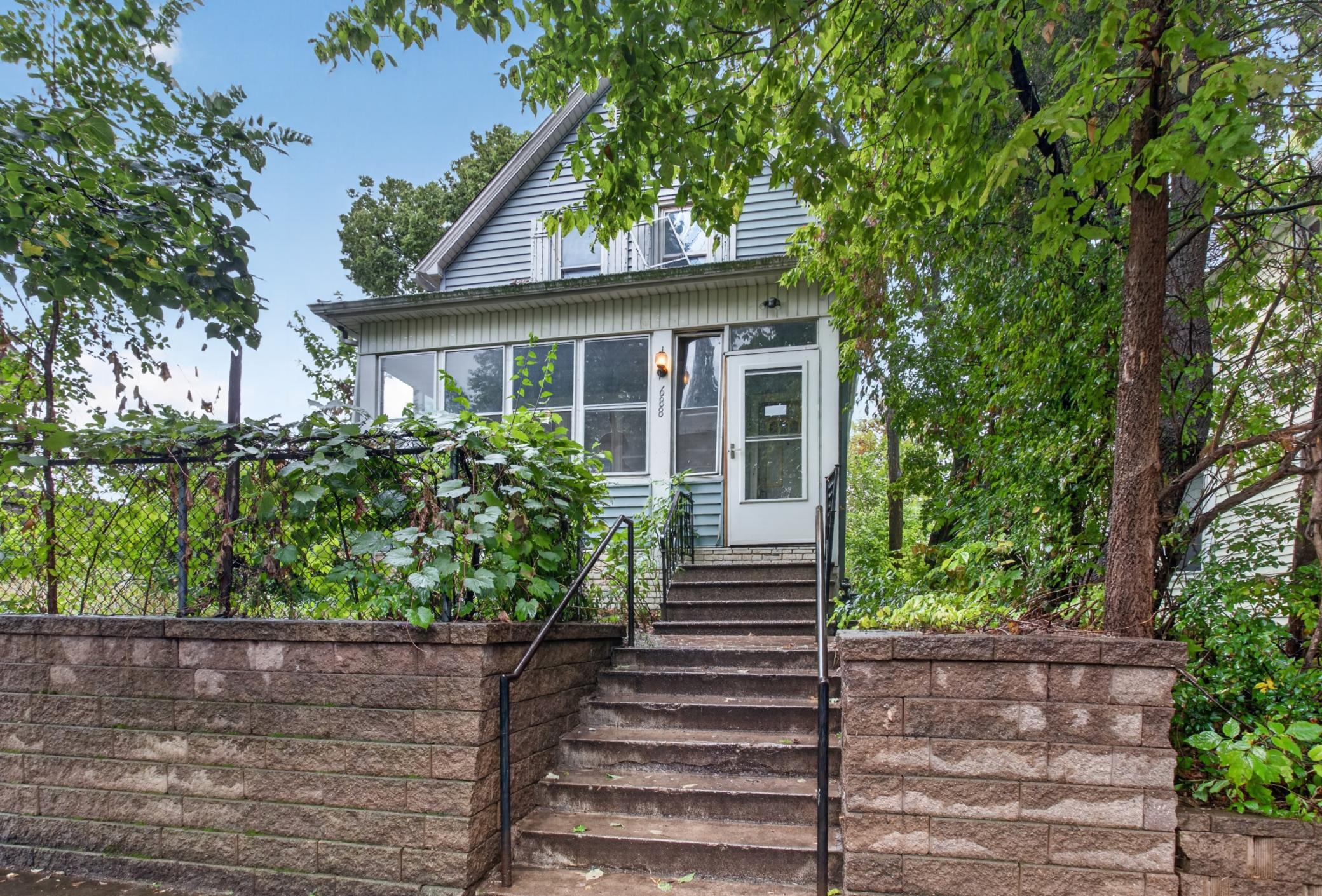 688 Magnolia Avenue E Property Photo 1