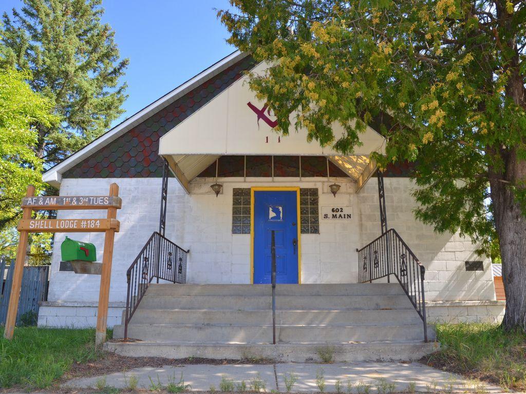 602 Main Avenue S Property Photo 1