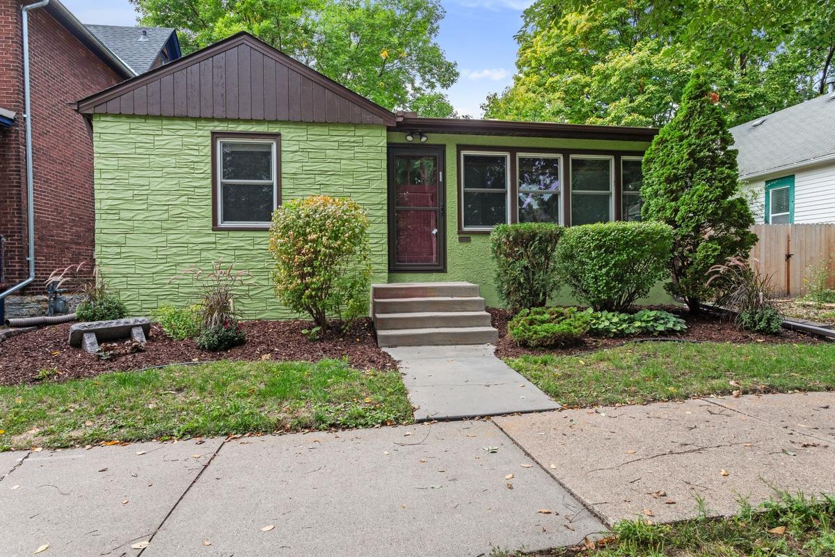 323 Daly Street