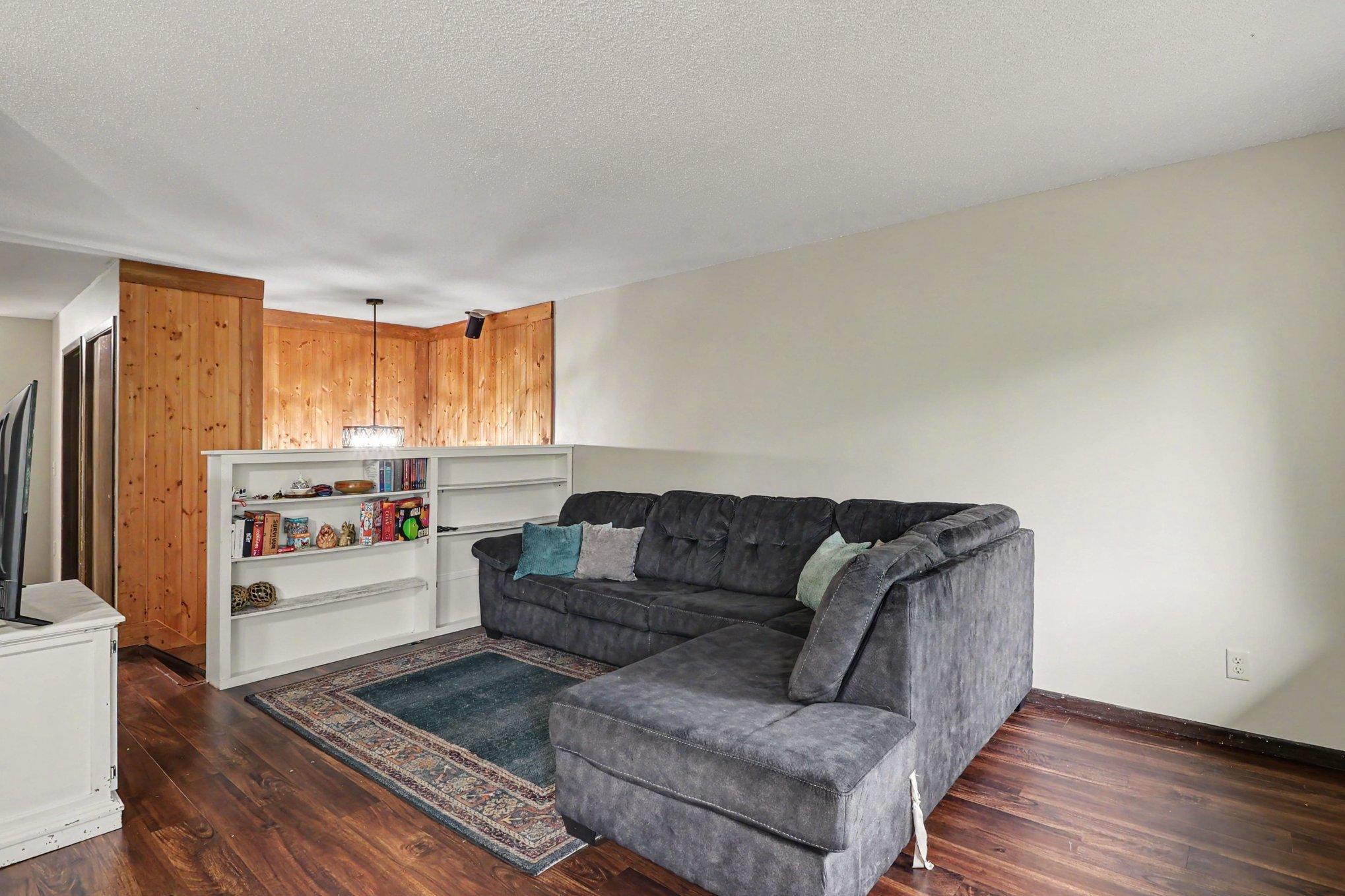 4490 Woodgate Point Property Photo 3