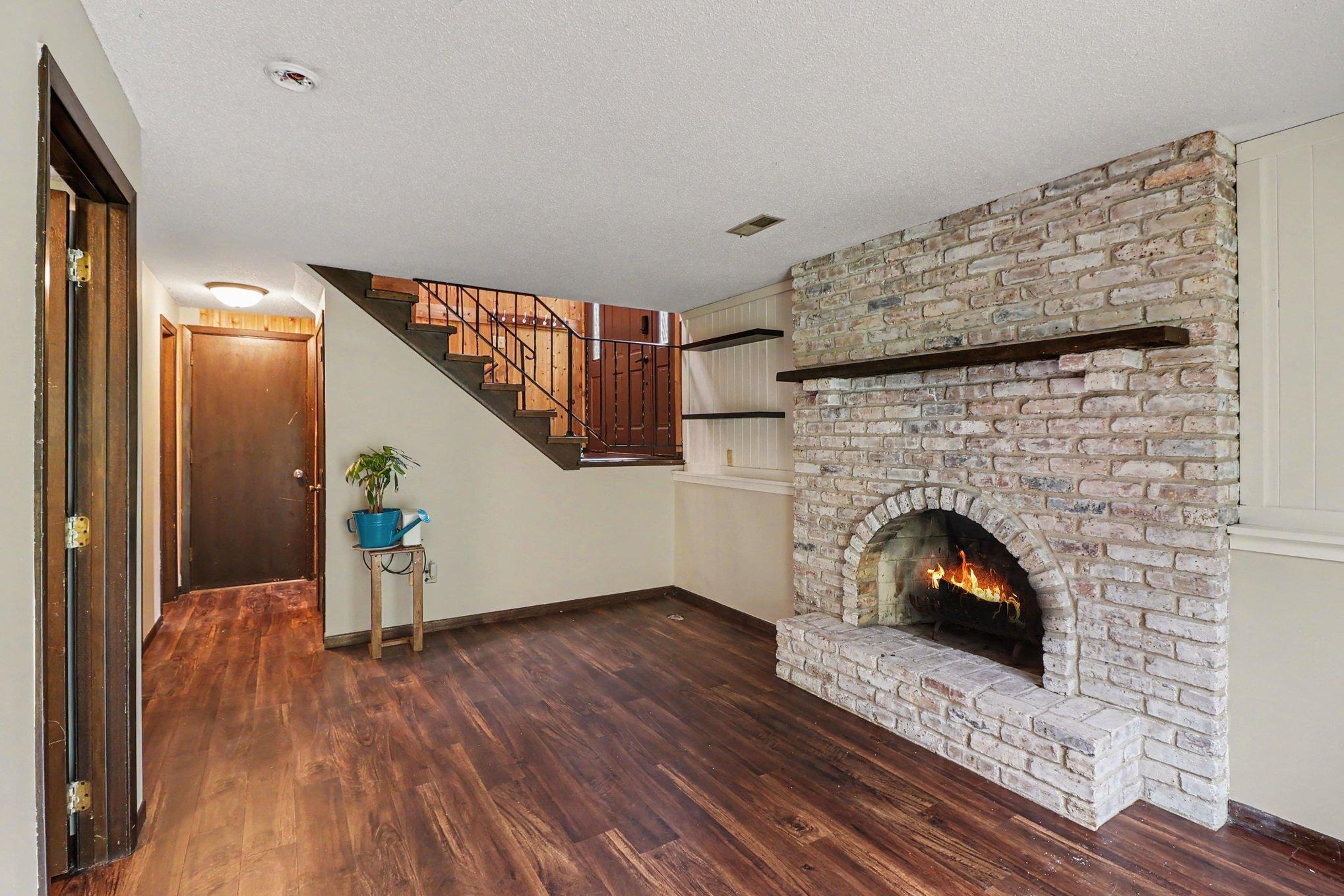 4490 Woodgate Point Property Photo 9